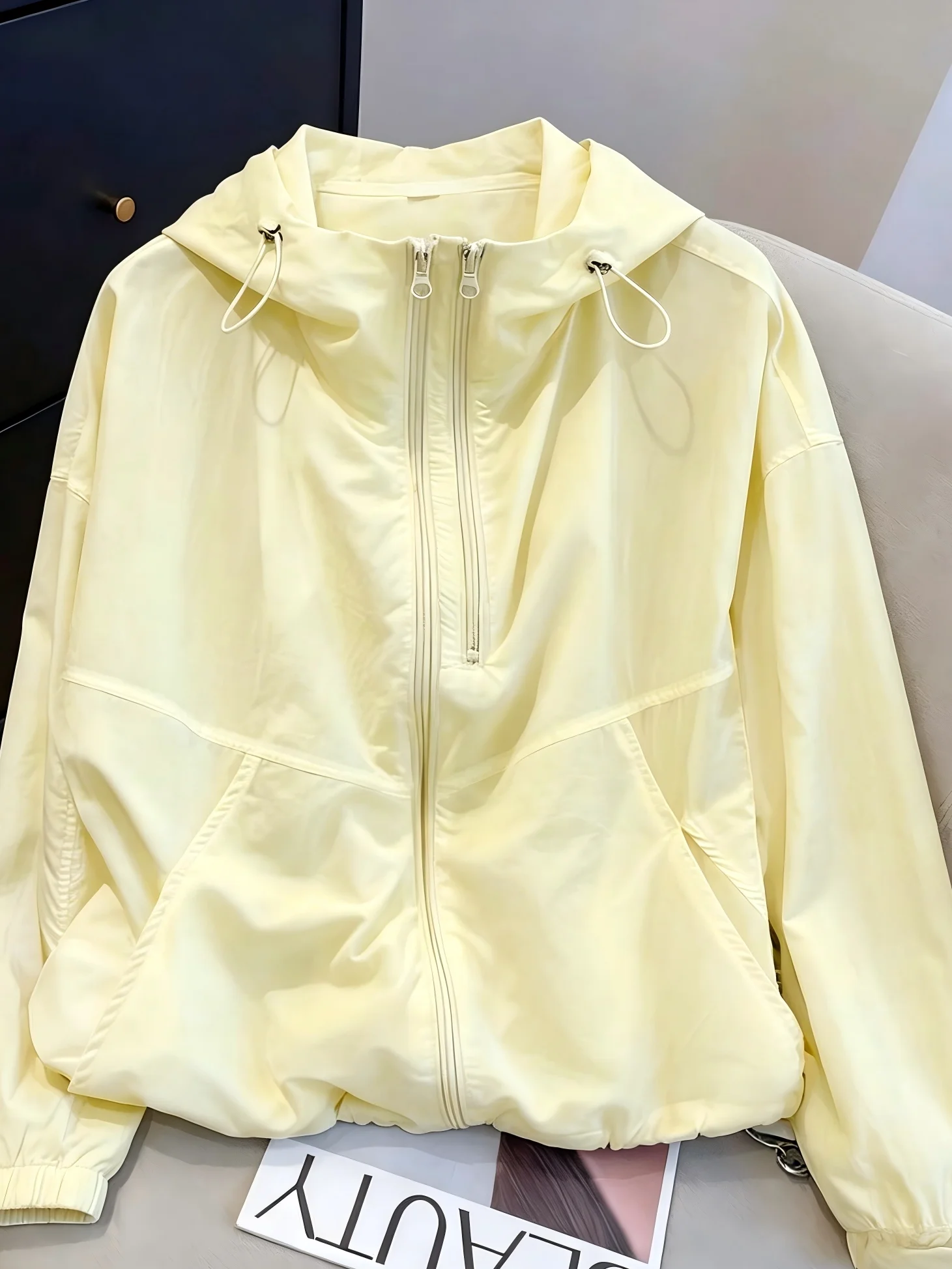 Mint Green Double Zipper Hooded Lightweight Breathable Women's Spring Summer Casual Short Coat Loose Fit Comfortable Outerwear
Mint Green Double Zipper Hooded Lightweight Breathable Women's Spring Summer Casual Short Coat Loose Fit Comfortable Outerwear