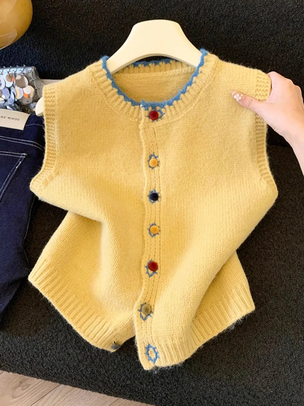 Sli Early Autumn Layering Pure Color Button round Ne Simple Knitted Vest Svel Top Women's Faion Jaet
Sli Early Autumn Layering Pure Color Button round Ne Simple Knitted Vest Svel Top Women's Faion Jaet