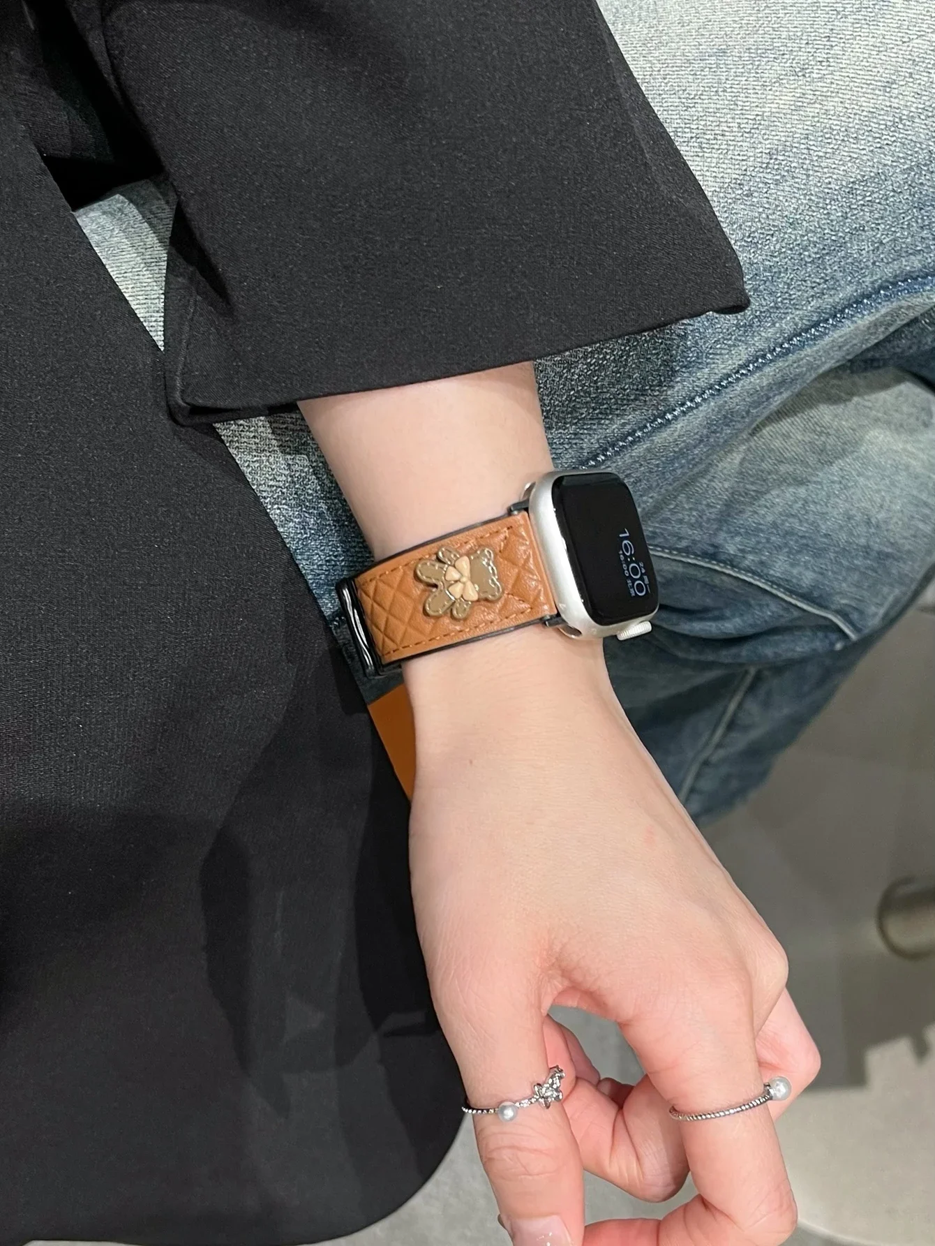 Fashion Leather loop Magnetic For Apple Watch band women Series Ultra 10/9/8/7/6 38mm 40mm 41mm 42mm 44mm 45mm 46mm Strap
Fashion Leather loop Magnetic For Apple Watch band women Series Ultra 10/9/8/7/6 38mm 40mm 41mm 42mm 44mm 45mm 46mm Strap