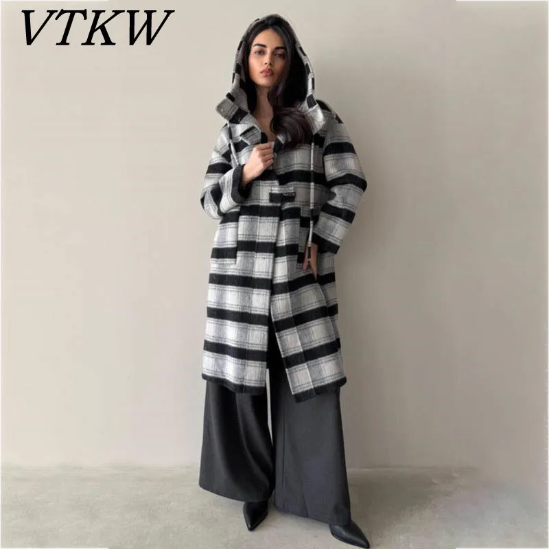 VTKW Women's Spring 2025 High Quality Design Sense Plaid Hooded Long Coat Loose Fit Drawstring Waist Casual Outerwear
VTKW Women's Spring 2025 High Quality Design Sense Plaid Hooded Long Coat Loose Fit Drawstring Waist Casual Outerwear
