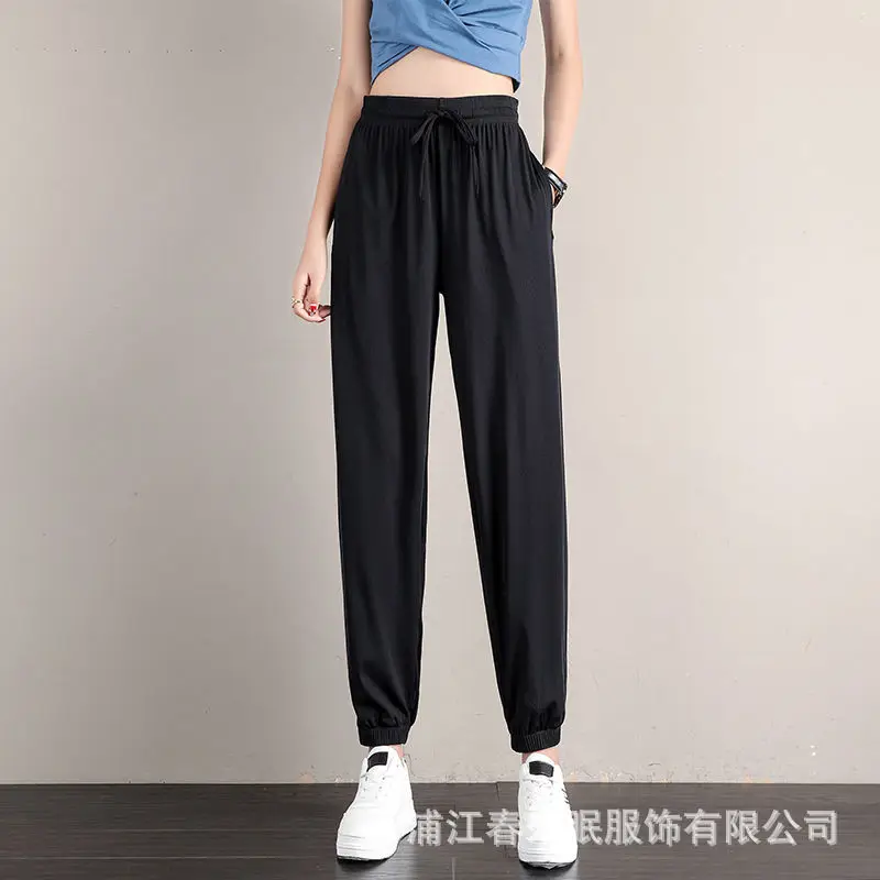 Летние спортивные брюки из тонкого ледяного шелка, повседневные спортивные штаны с эластичной резинкой на талии, однотонные свободные брюки для фитнеса, уличная одежда
Летние спортивные брюки из тонкого ледяного шелка, повседневные спортивные штаны с эластичной резинкой на талии, однотонные свободные брюки для фитнеса, уличная одежда