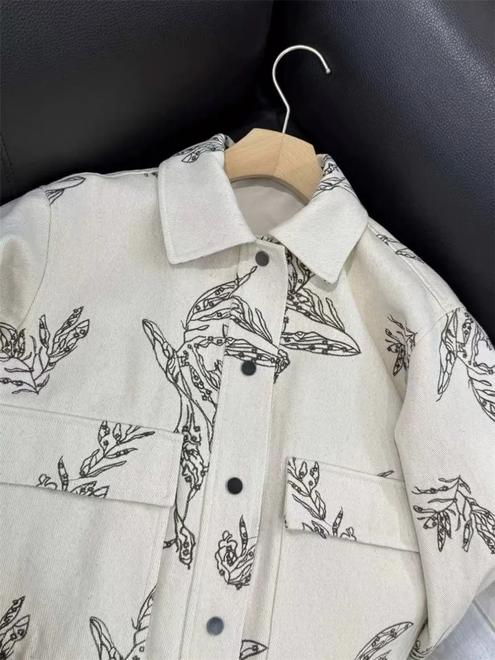 25 Spring/Summer New Product Cotton Embroidered Collar Long Sleeve Top Jacket for Women
25 Spring/Summer New Product Cotton Embroidered Collar Long Sleeve Top Jacket for Women