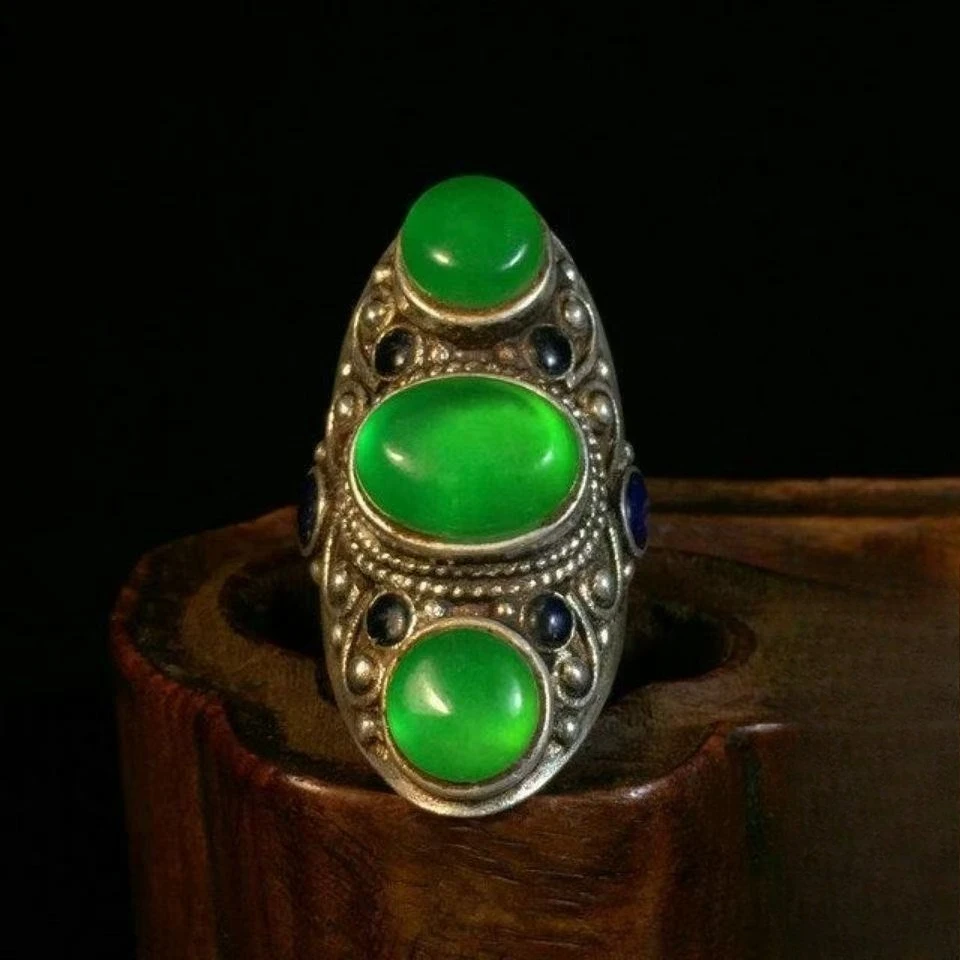 Vintage Tibetan Silver Green Jade Inlaid Ring Antique Collection Old Patina Jewelry
Vintage Tibetan Silver Green Jade Inlaid Ring Antique Collection Old Patina Jewelry