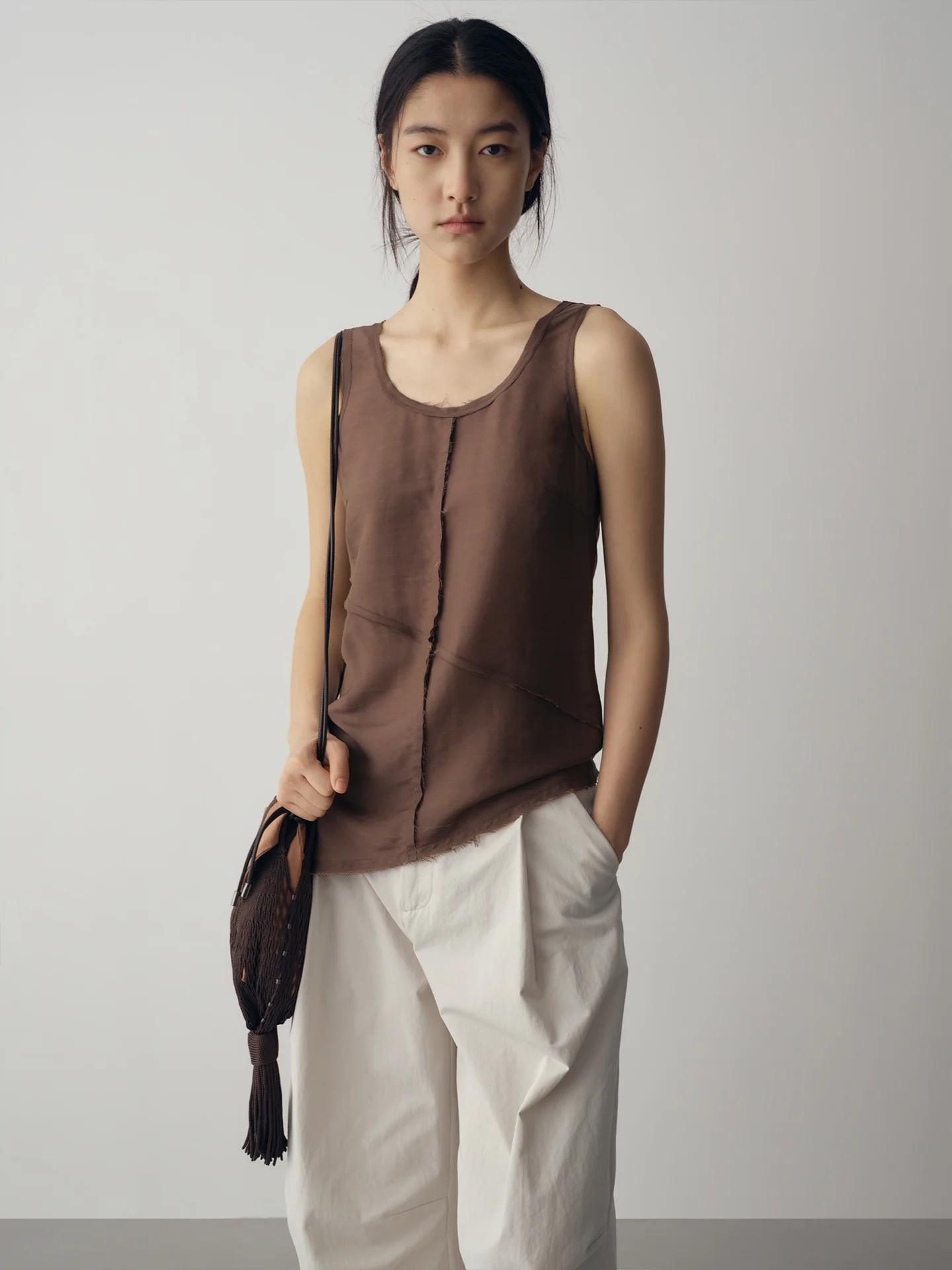 Minimalist High-End Tussah Silk Blend U-Neck Lightweight Strap Vest Top Spring Summer New Arrival Women's Loose Fit Outerwear
Minimalist High-End Tussah Silk Blend U-Neck Lightweight Strap Vest Top Spring Summer New Arrival Women's Loose Fit Outerwear