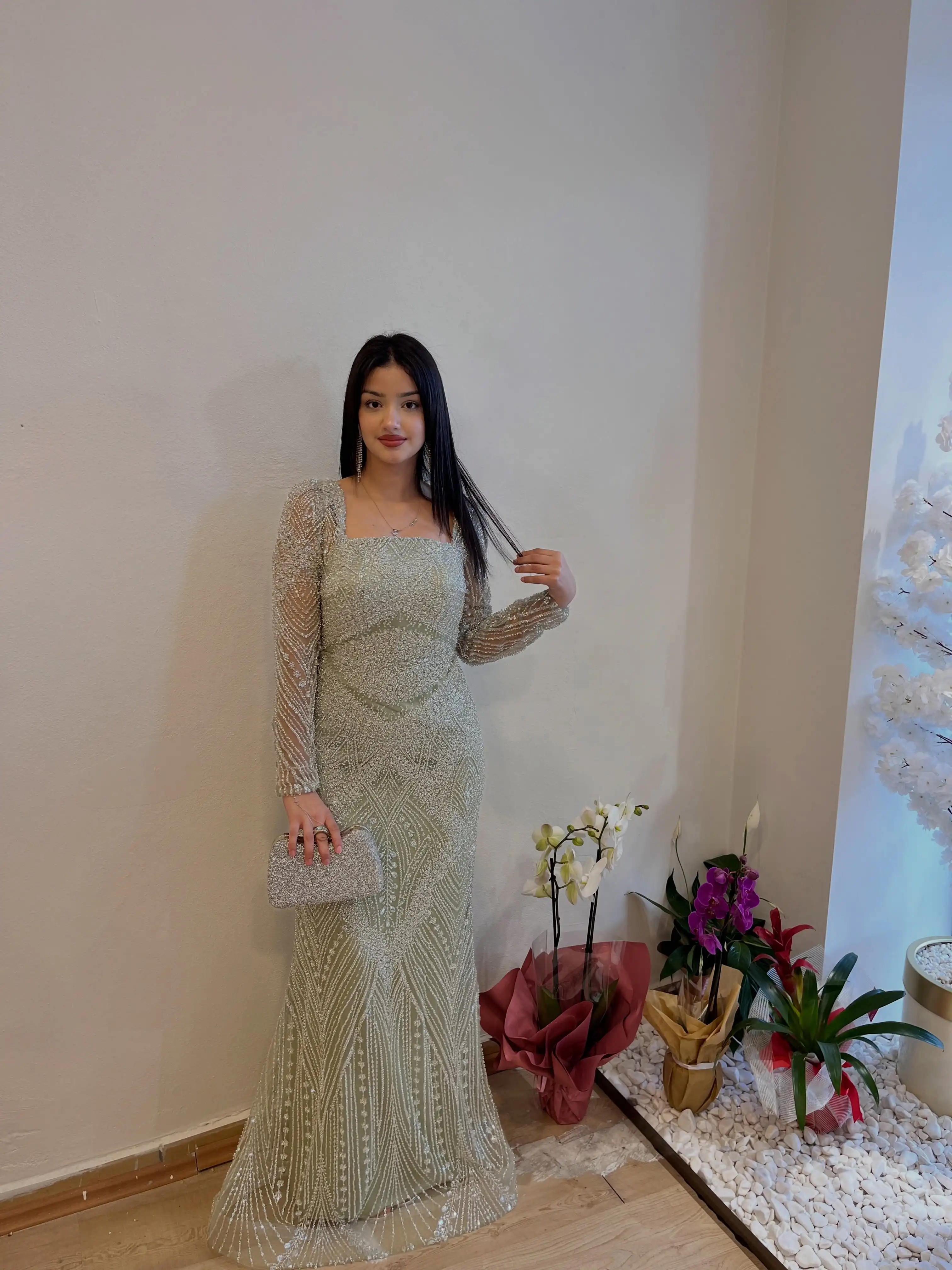 Arabia Luxurious A-Line Evening Gowns Full of Handmade Rhinestones Beads Sequined Square Neck Shining Occasion Gowns Customized
Arabia Luxurious A-Line Evening Gowns Full of Handmade Rhinestones Beads Sequined Square Neck Shining Occasion Gowns Customized