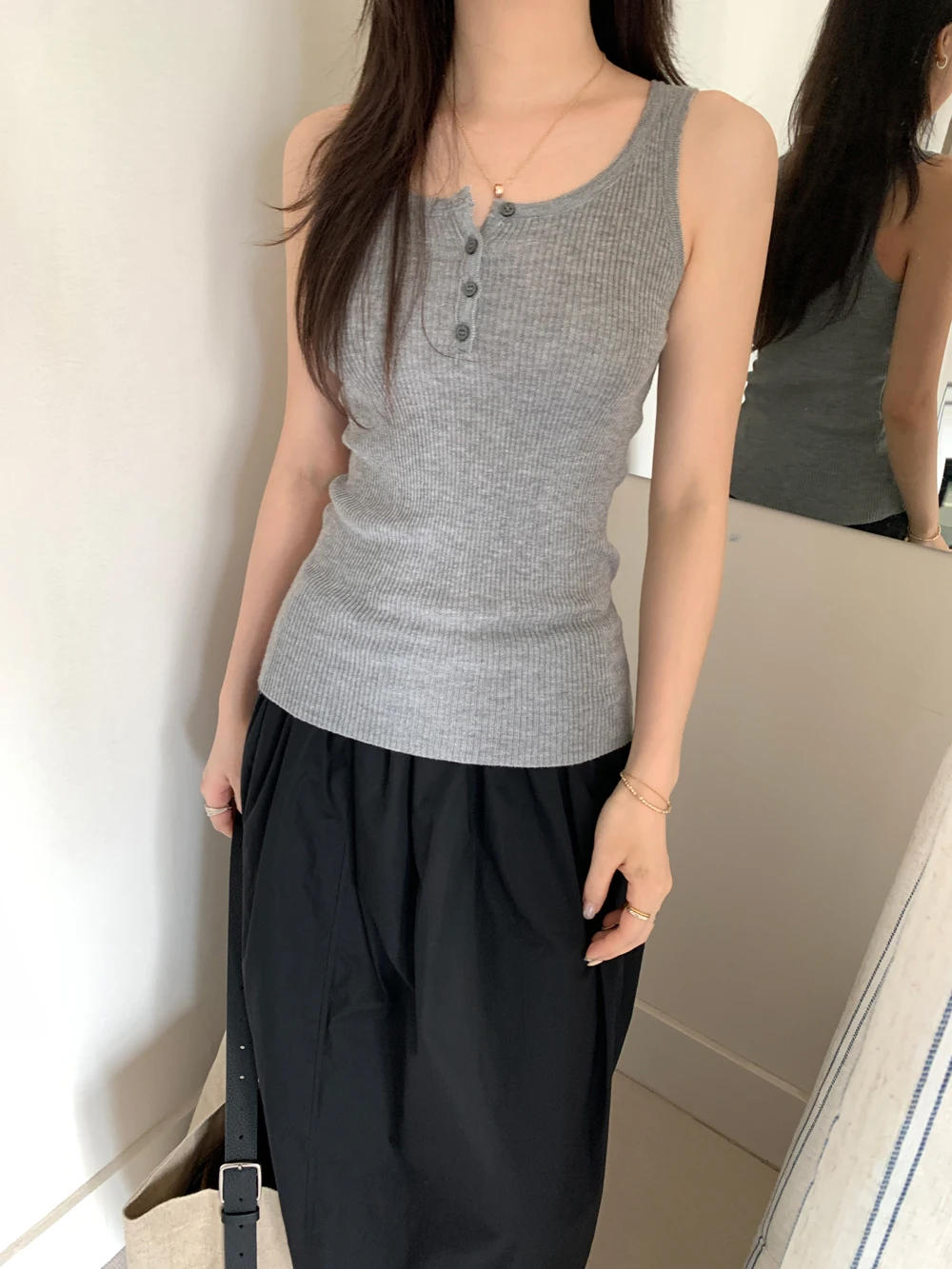 3Colors SML korean style camisole women Grey tank top female summer 2025 sleeveless Slim Knitted crop tops womens(xy3803
3Colors SML korean style camisole women Grey tank top female summer 2025 sleeveless Slim Knitted crop tops womens(xy3803