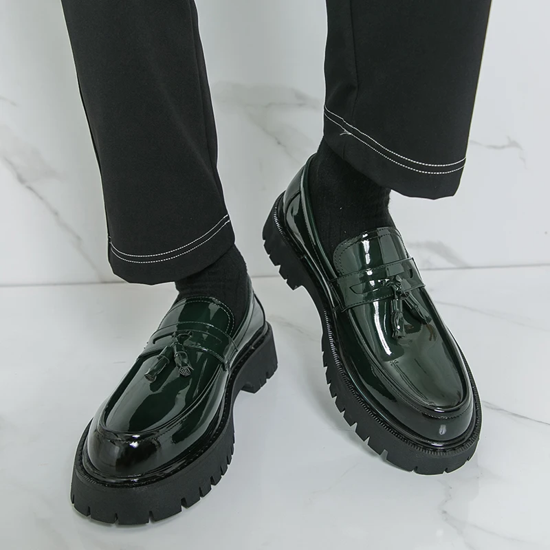 Fashion Tasseled Loafers Men Casual Shoes Black and White Leather Slip-on Shoes Classic British Style Penny Luxury Brand Driving
Fashion Tasseled Loafers Men Casual Shoes Black and White Leather Slip-on Shoes Classic British Style Penny Luxury Brand Driving