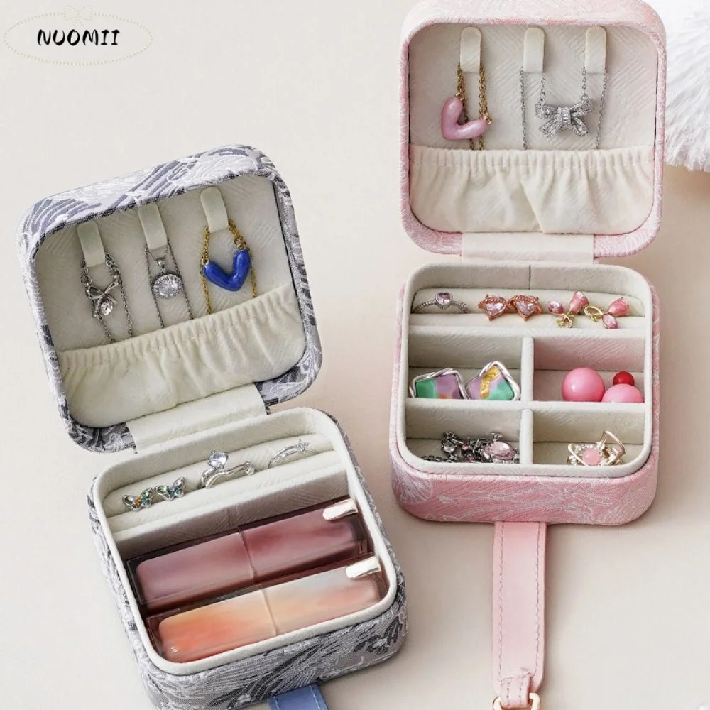 Embroidery Jewelry Packing Box Large Capacity Necklace Earrings Jewelry Storage Case Rings Bracelet Flower Jewelry Display Box
Embroidery Jewelry Packing Box Large Capacity Necklace Earrings Jewelry Storage Case Rings Bracelet Flower Jewelry Display Box