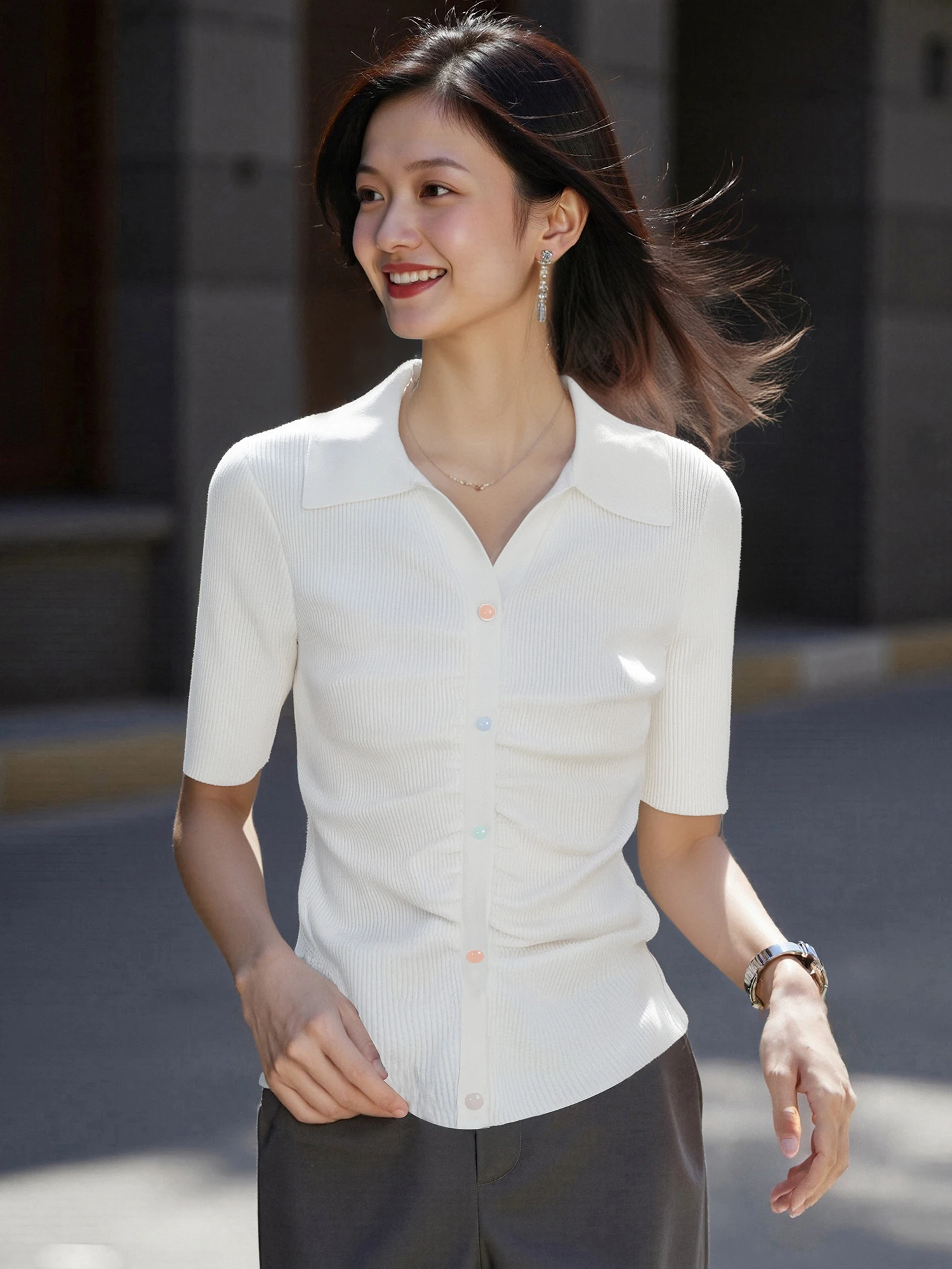 Женская трикотажная футболка Chivirin Slim Fit с плиссировкой на талии, облегающая, с коротким рукавом, летняя, новая модная коллекция, хлопок
Женская трикотажная футболка Chivirin Slim Fit с плиссировкой на талии, облегающая, с коротким рукавом, летняя, новая модная коллекция, хлопок