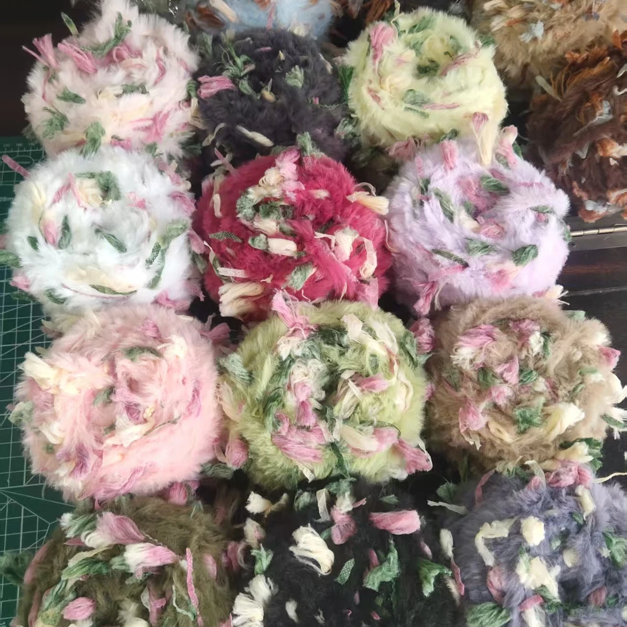 100/gGarden Series Fur Line Handmade Crochet Knitted Scarf Hat Sweater Handbag Crafts Colorful Blended Fancy Yarn Woven Thread
100/gGarden Series Fur Line Handmade Crochet Knitted Scarf Hat Sweater Handbag Crafts Colorful Blended Fancy Yarn Woven Thread