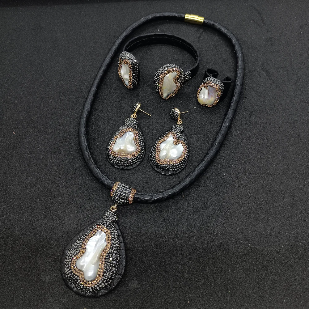Natural Baroque Irregular Pearl Necklace Set Women's Genuine Leather Noble Luxury Personality Ladies Wedding Exquisite Jewelry
Natural Baroque Irregular Pearl Necklace Set Women's Genuine Leather Noble Luxury Personality Ladies Wedding Exquisite Jewelry