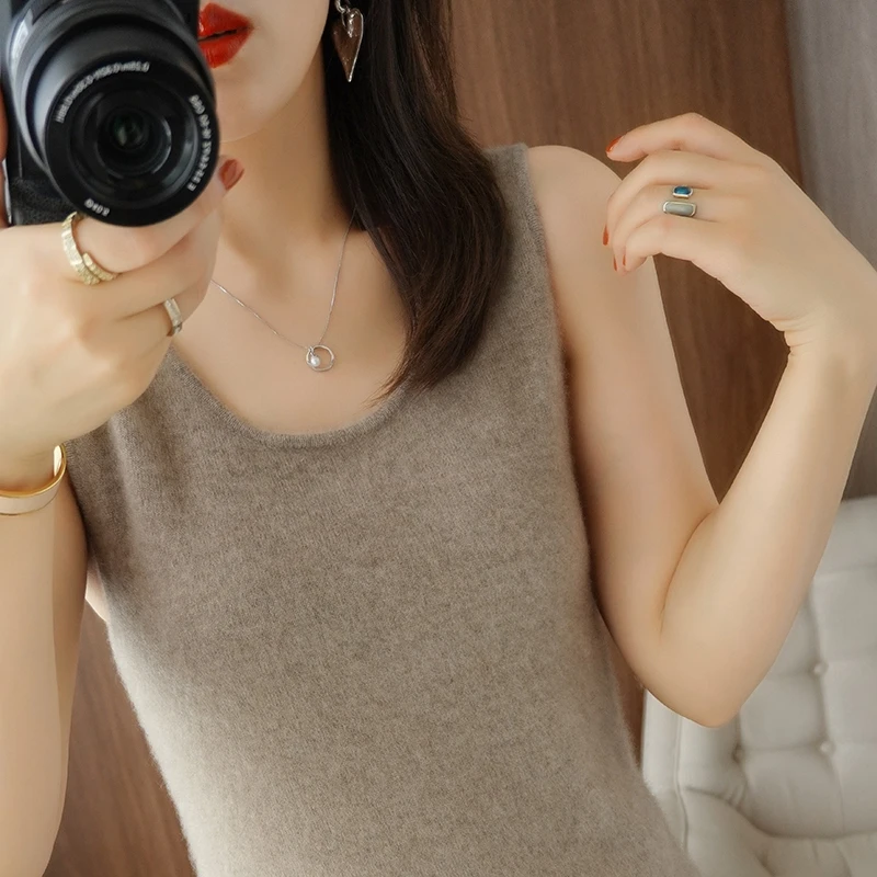 Spring/Autumn Women's Sweater Vest Casual Solid Color 100% Pure Wool Sleeveless Vest Ladies Top Sling Round Neck Pullover Tees
Spring/Autumn Women's Sweater Vest Casual Solid Color 100% Pure Wool Sleeveless Vest Ladies Top Sling Round Neck Pullover Tees