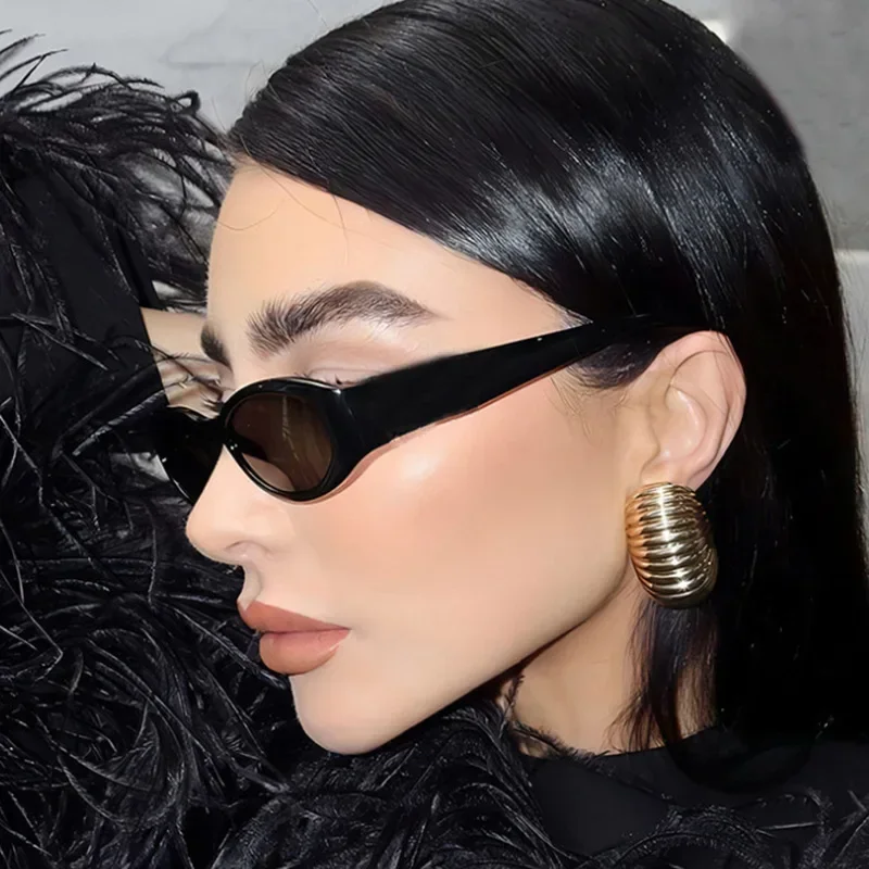 2025 уличная фотография, модные эллиптические солнцезащитные очки, персонализированные модные солнцезащитные очки для уличной фотографии
2025 уличная фотография, модные эллиптические солнцезащитные очки, персонализированные модные солнцезащитные очки для уличной фотографии