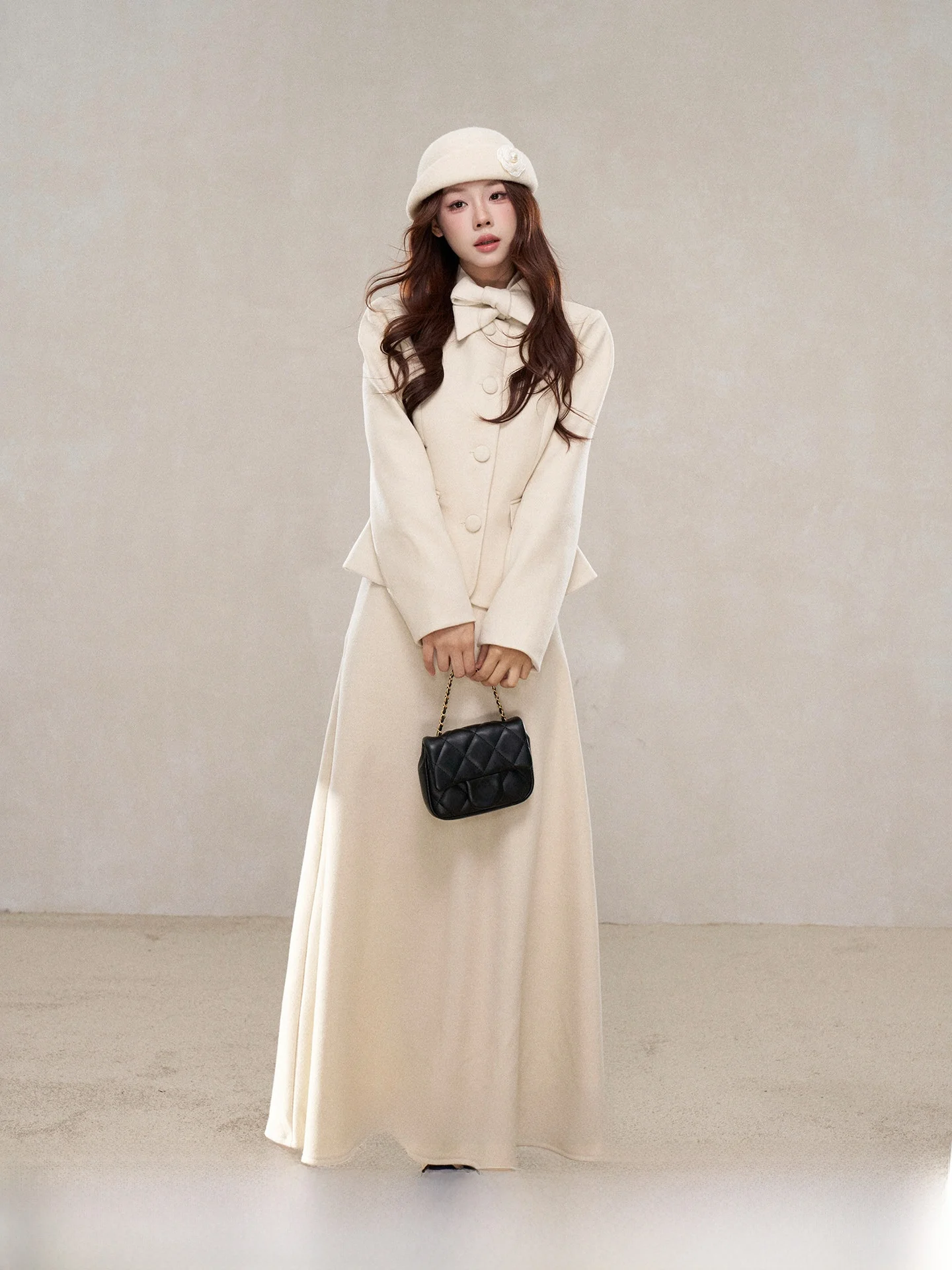 Korean Sle Women's Woolen Coat Set Small Wild Berries High-End Feelings Early Winter Beautiful And Exquisite Ensemble
Korean Sle Women's Woolen Coat Set Small Wild Berries High-End Feelings Early Winter Beautiful And Exquisite Ensemble