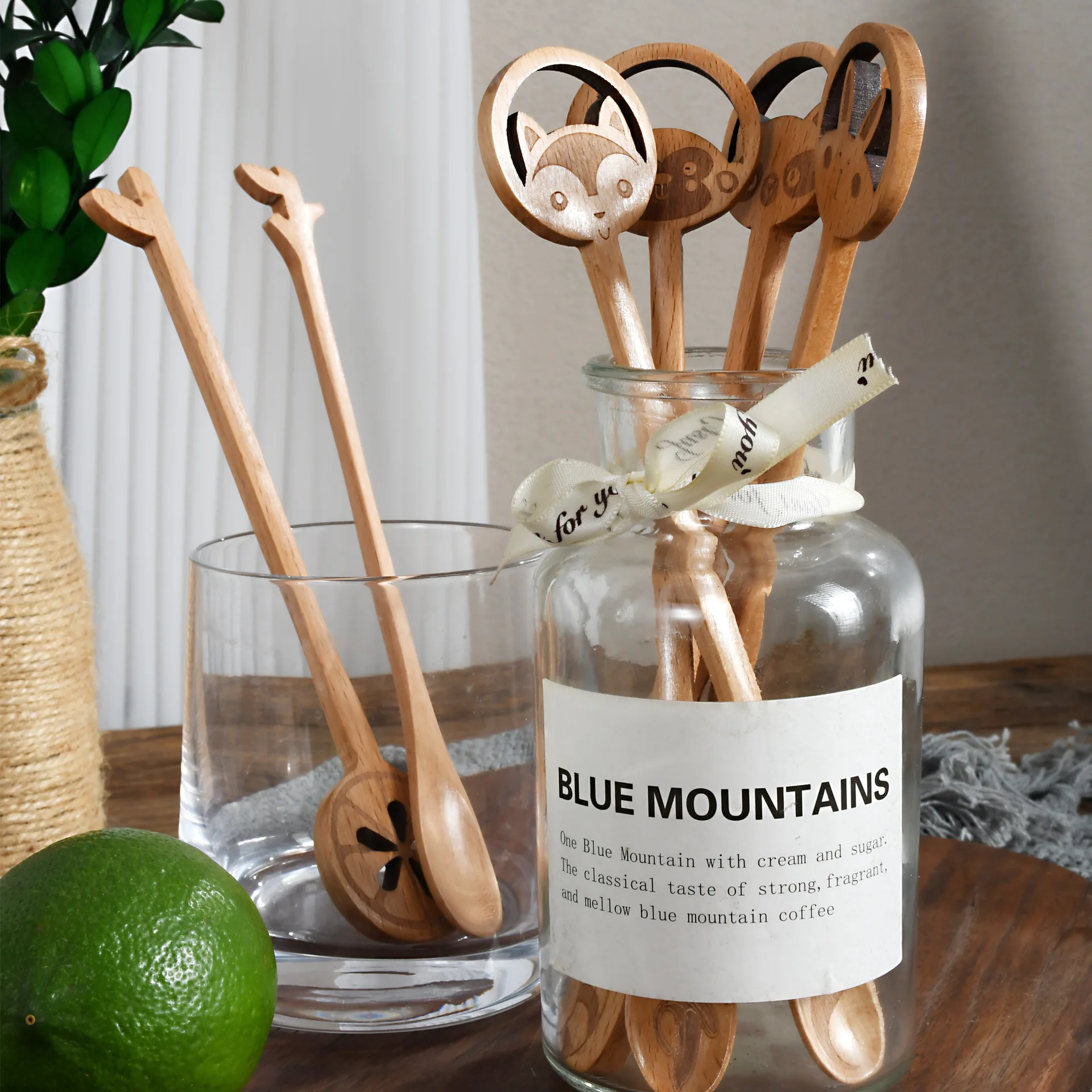 Деревянная ложка в скандинавском стиле, прочная ложка для смешивания, дизайн листьев лимона, милая мешалка для кофе, подарок, 1 шт. 
Деревянная ложка в скандинавском стиле, прочная ложка для смешивания, дизайн листьев лимона, милая мешалка для кофе, подарок, 1 шт.