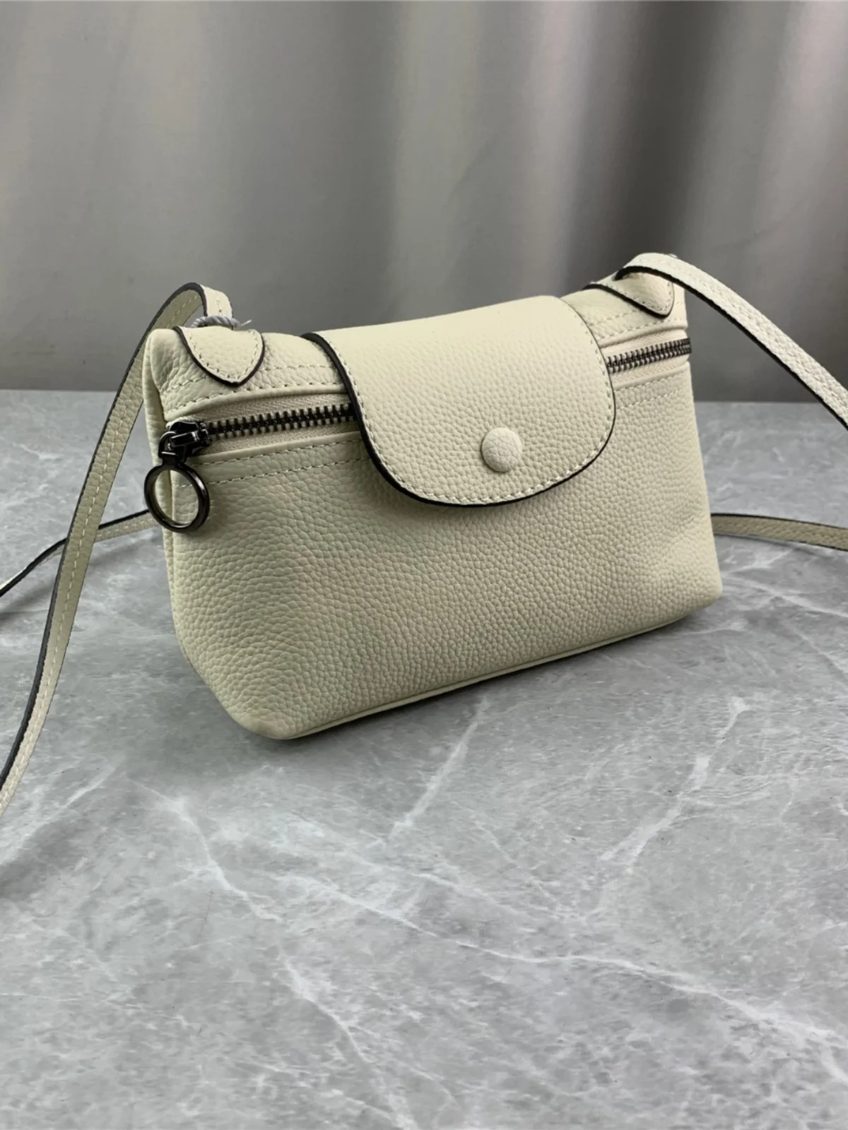 Модная повседневная женская сумка-кроссбоди из натуральной кожи, маленькая квадратная сумка, новинка весна-лето, на одно плечо
Модная повседневная женская сумка-кроссбоди из натуральной кожи, маленькая квадратная сумка, новинка весна-лето, на одно плечо