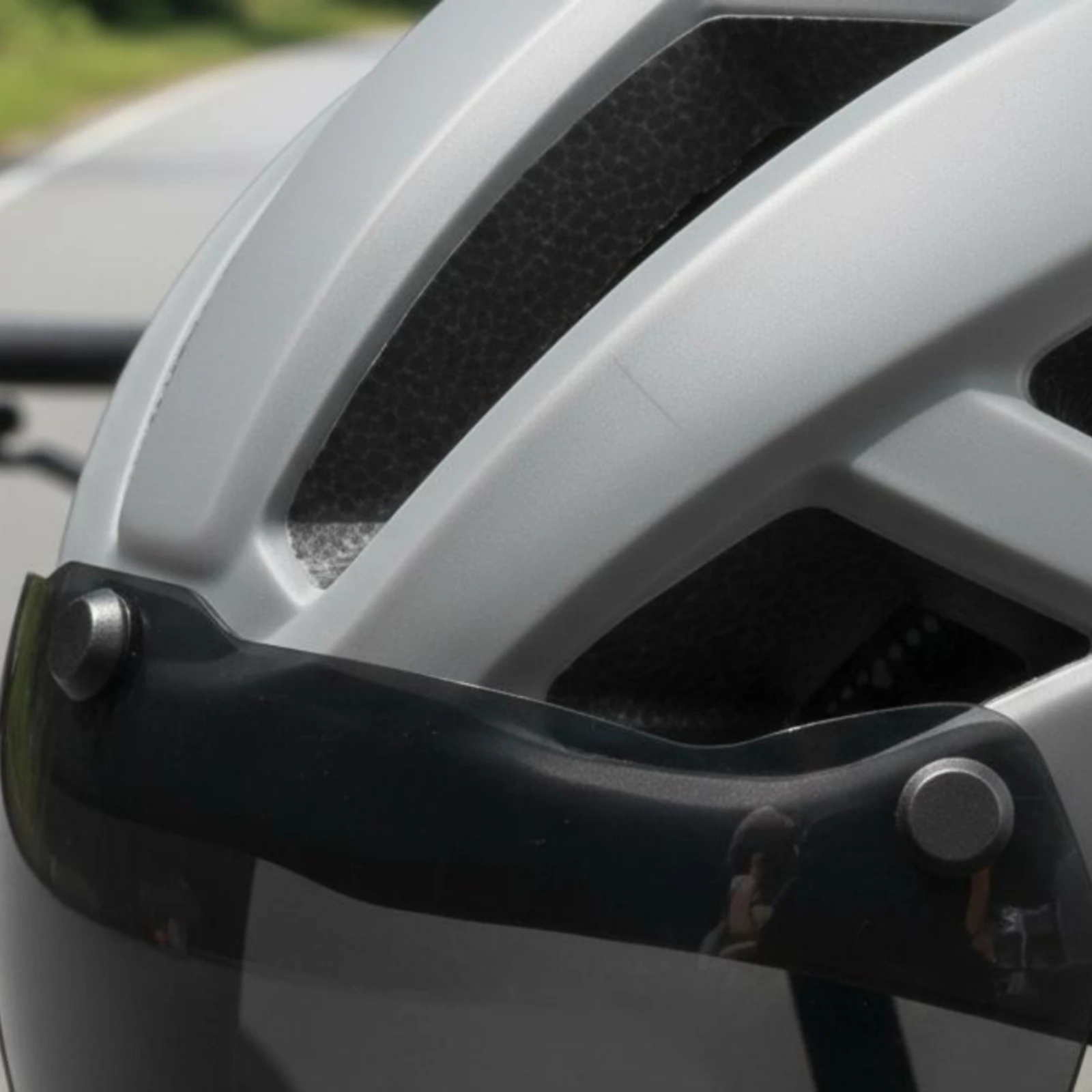 Mountain Bike Helmet with Visor Vented Mountain Biking Helmet Sports Protection Gear Comfortable Aerodynamic
Mountain Bike Helmet with Visor Vented Mountain Biking Helmet Sports Protection Gear Comfortable Aerodynamic