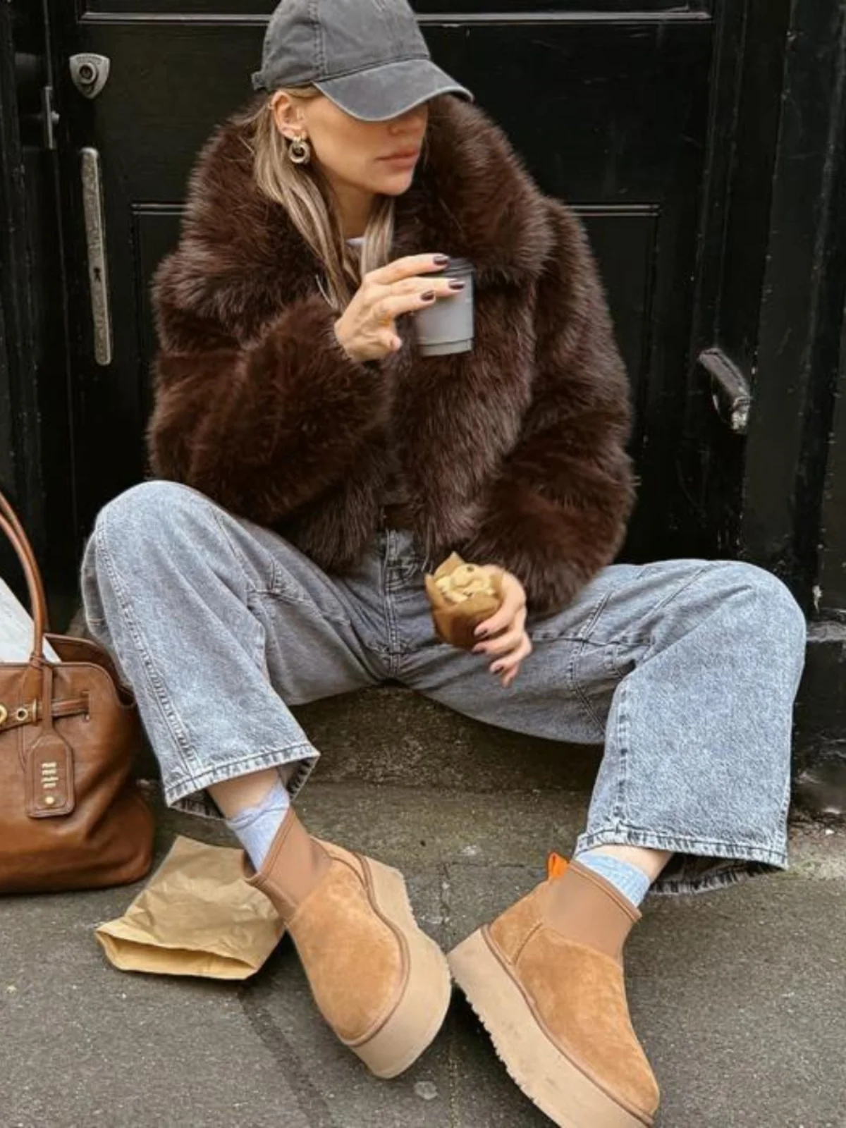 Warm Faux Fur Jacket Short Loose Fashionable Collar Women's Winter Outerwear Street Style Thickened Long Sleeve Youth Coat
Warm Faux Fur Jacket Short Loose Fashionable Collar Women's Winter Outerwear Street Style Thickened Long Sleeve Youth Coat