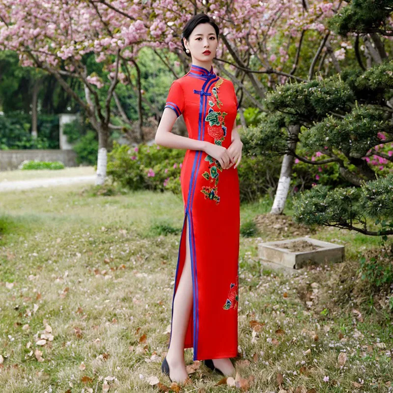 Plus Size Retro Slim Fit Qipao Middle-Aged Women Performance Costumes Traditional Chinese Dress Mandarin Collar Cheongsam
Plus Size Retro Slim Fit Qipao Middle-Aged Women Performance Costumes Traditional Chinese Dress Mandarin Collar Cheongsam