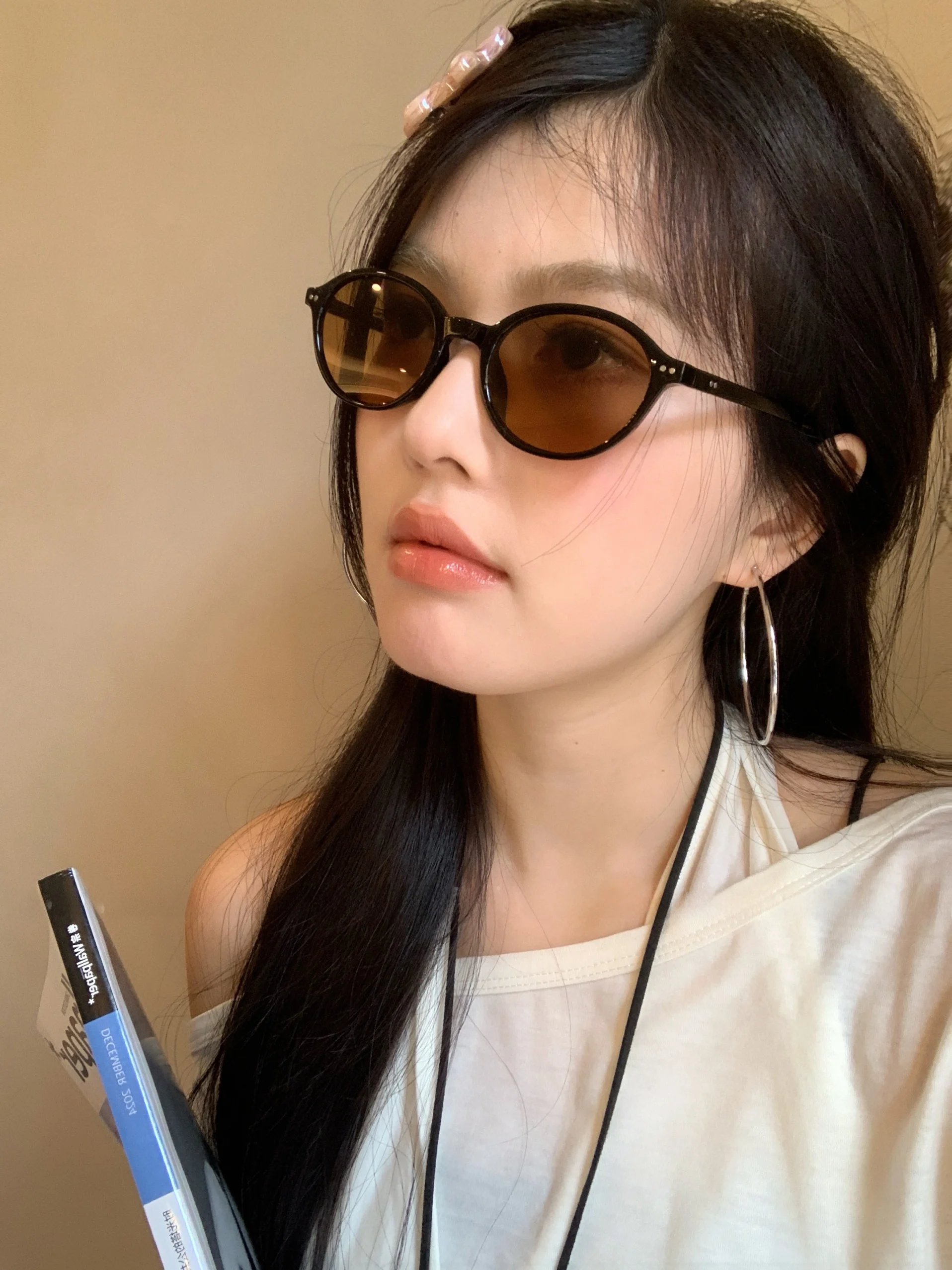 Высококачественные эллиптические солнцезащитные очки Miu Sle, солнцезащитный крем, модное круглое лицо, подходящие линзы из смолы, солнцезащитные очки
Высококачественные эллиптические солнцезащитные очки Miu Sle, солнцезащитный крем, модное круглое лицо, подходящие линзы из смолы, солнцезащитные очки