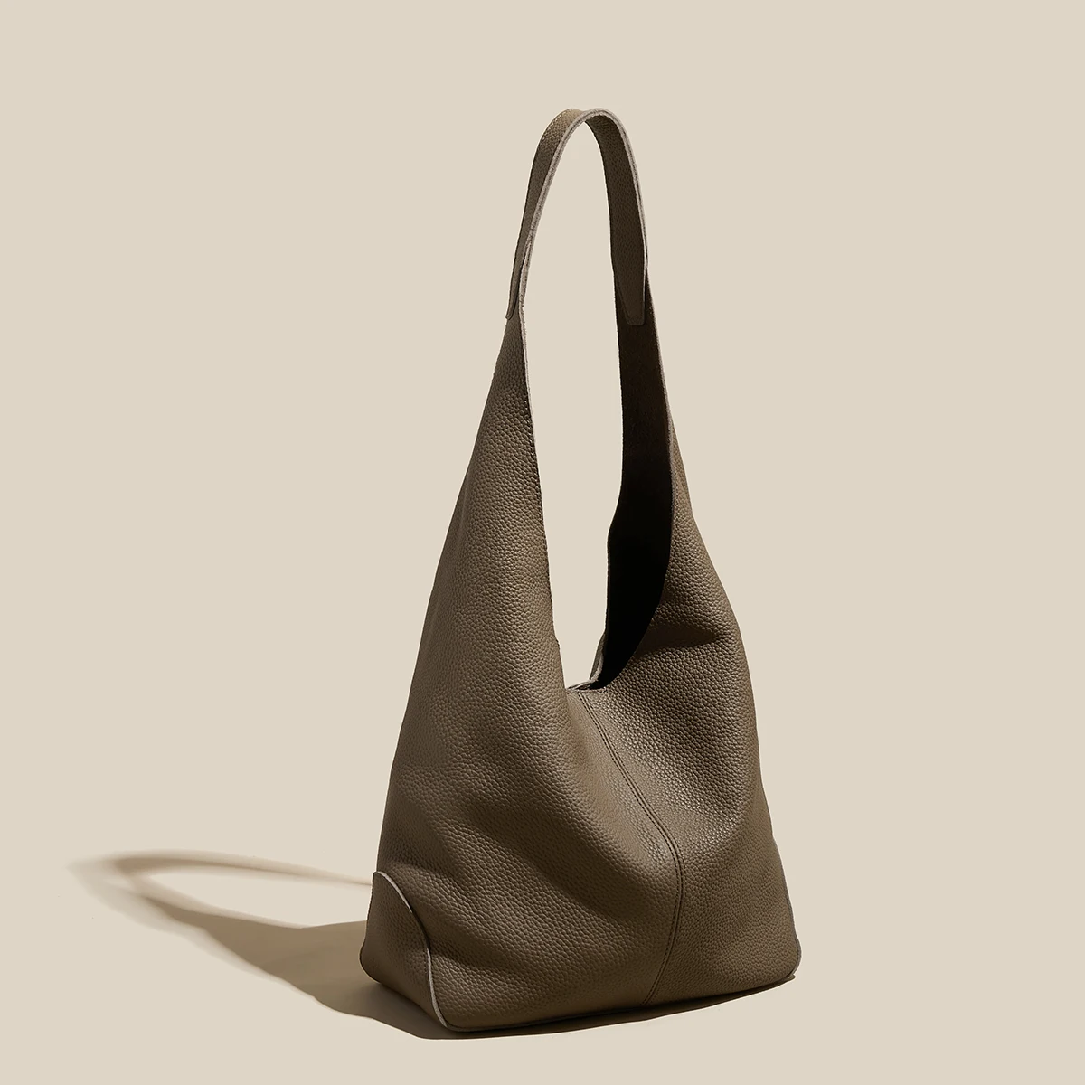 SAFIYA Brand Female Shoulder Bag Genuine Leather Simple Large Capacity Commute Casual Tote Bag Travel Commute
SAFIYA Brand Female Shoulder Bag Genuine Leather Simple Large Capacity Commute Casual Tote Bag Travel Commute