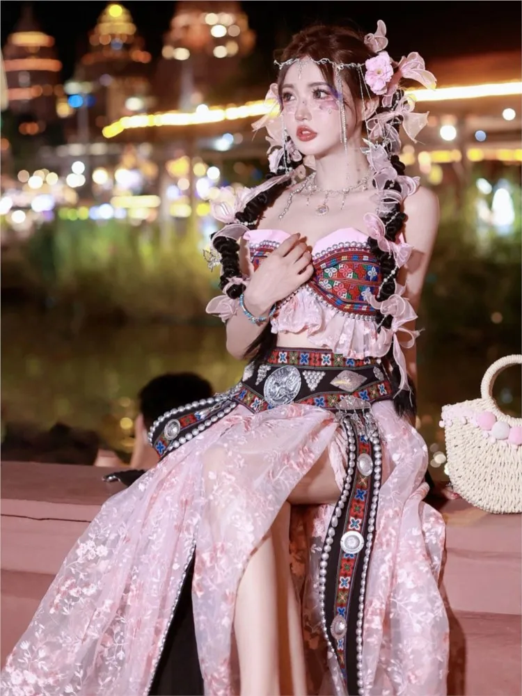 New clothing for exotic travel photo shoots and accessories
New clothing for exotic travel photo shoots and accessories