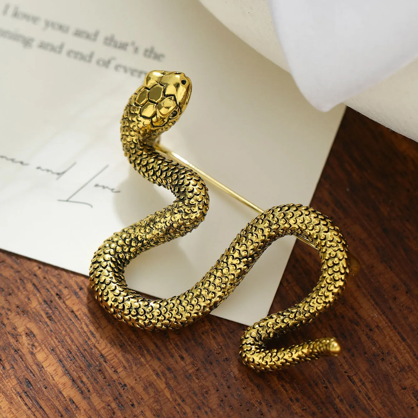 Змеиная брошь, крутой стиль, универсальный нагрудный цветок, аксессуар, змея, модный мужской и женский аксессуар
Змеиная брошь, крутой стиль, универсальный нагрудный цветок, аксессуар, змея, модный мужской и женский аксессуар