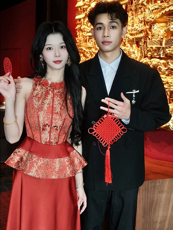 Red Wedding Dress Suit New Chinese Style Engagement Marriage Ceremony Women's Qipao Long Sleeve Long Skirt Vintage Fashion
Red Wedding Dress Suit New Chinese Style Engagement Marriage Ceremony Women's Qipao Long Sleeve Long Skirt Vintage Fashion