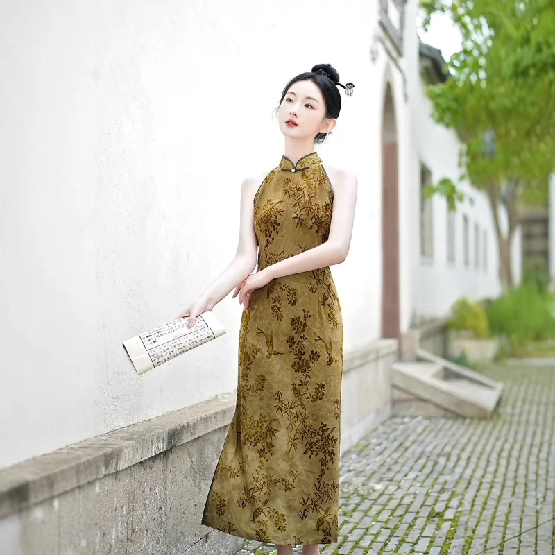 sleeveless qipao Halter-neck modern velvet traditional chinese fashion long velour premium dresses for casual women cheongsam
sleeveless qipao Halter-neck modern velvet traditional chinese fashion long velour premium dresses for casual women cheongsam