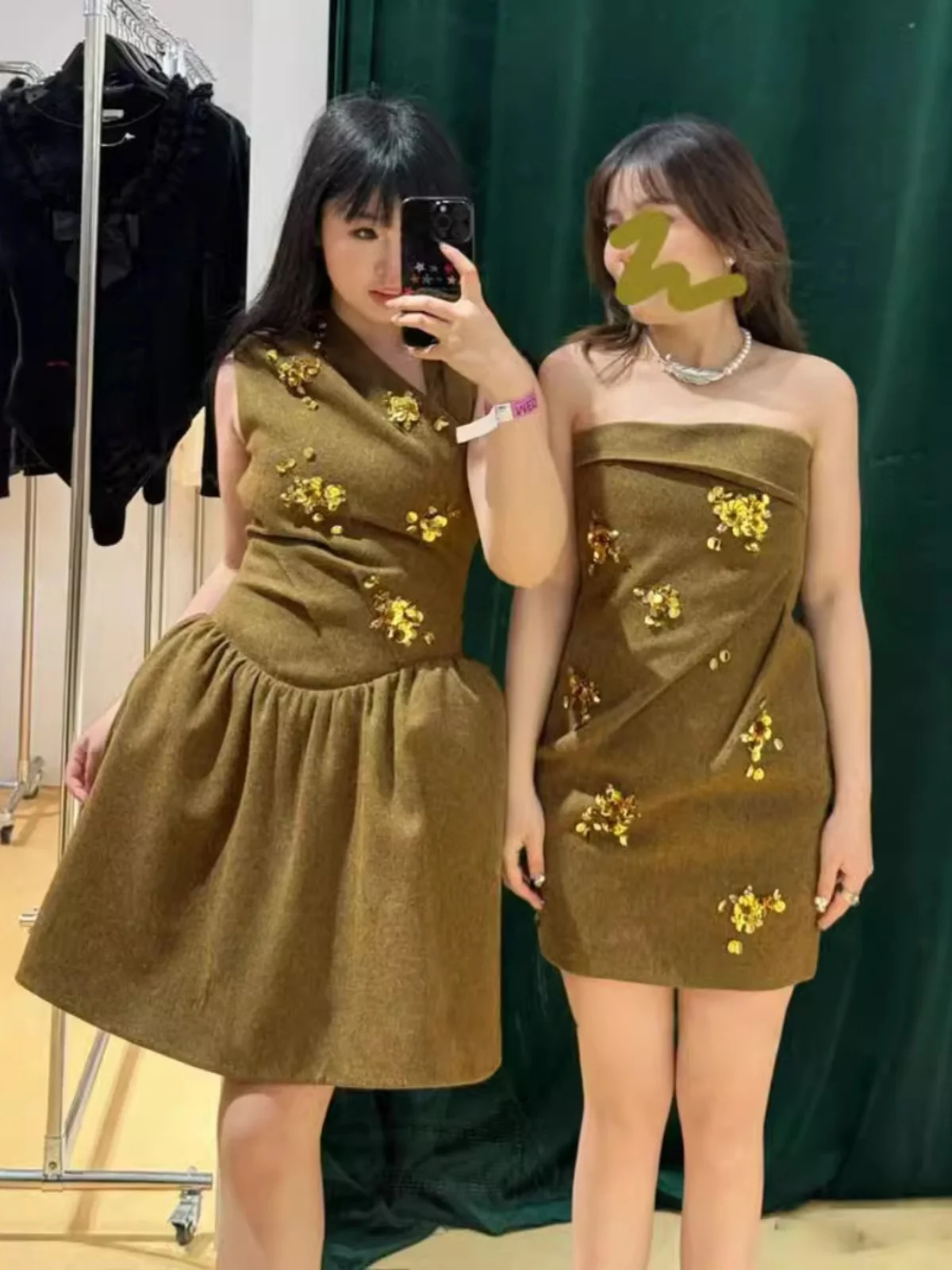 Gold Flower Embroidered Heavy Wool Backless Dress Shoulder Bared A-Line Skirt Style Women's Sweet Style Spring Autumn Winter
Gold Flower Embroidered Heavy Wool Backless Dress Shoulder Bared A-Line Skirt Style Women's Sweet Style Spring Autumn Winter