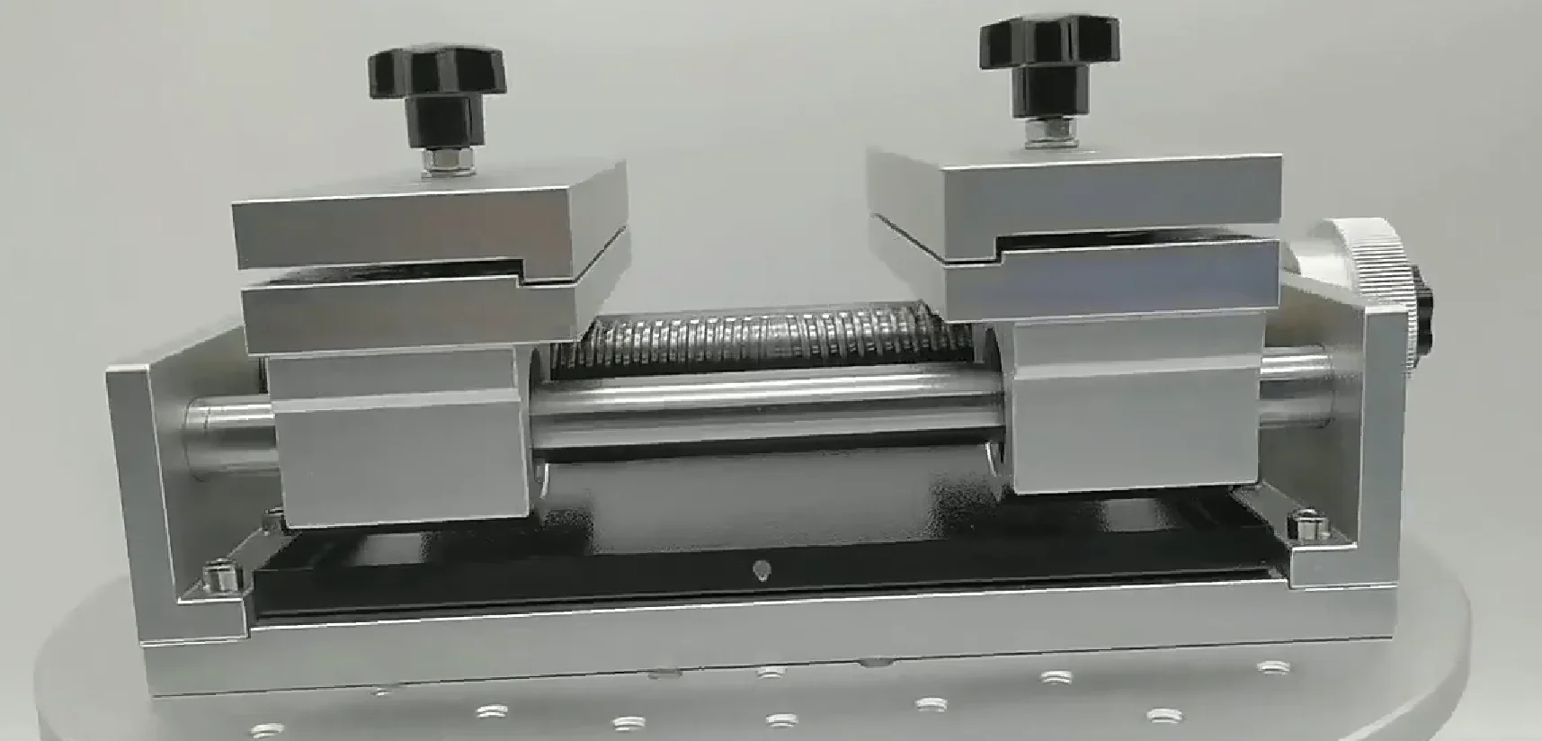  Прецизионный приспособление 25x13 см для лазерной маркировки, зажим золотого/серебряного/керамического тонкого материала для гравировки и резки
Прецизионный приспособление 25x13 см для лазерной маркировки, зажим золотого/серебряного/керамического тонкого материала для гравировки и резки 