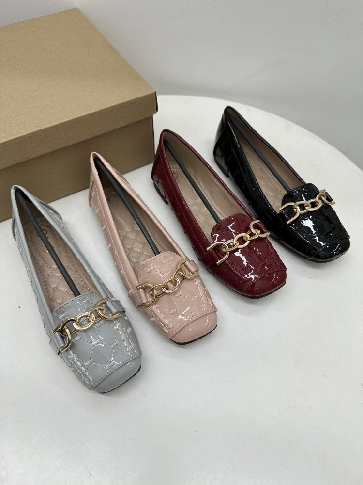 Женские туфли без застежек на плоской подошве большого размера, модные, с квадратным носком, из лакированной кожи, с металлической пряжкой, мягкие, удобные, с алмазным декором.
Женские туфли без застежек на плоской подошве большого размера, модные, с квадратным носком, из лакированной кожи, с металлической пряжкой, мягкие, удобные, с алмазным декором.