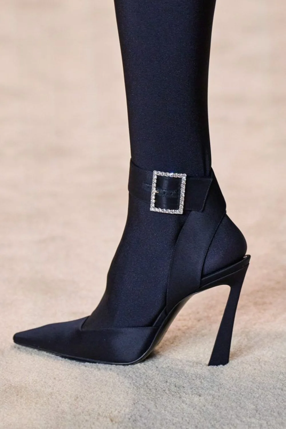 Black Pointed-Toe Stilettos Satin Ankle Boots Crystal-Embellished Buckle Strap Crossed Wristband Elegant Formal Shoes for Lady
Black Pointed-Toe Stilettos Satin Ankle Boots Crystal-Embellished Buckle Strap Crossed Wristband Elegant Formal Shoes for Lady