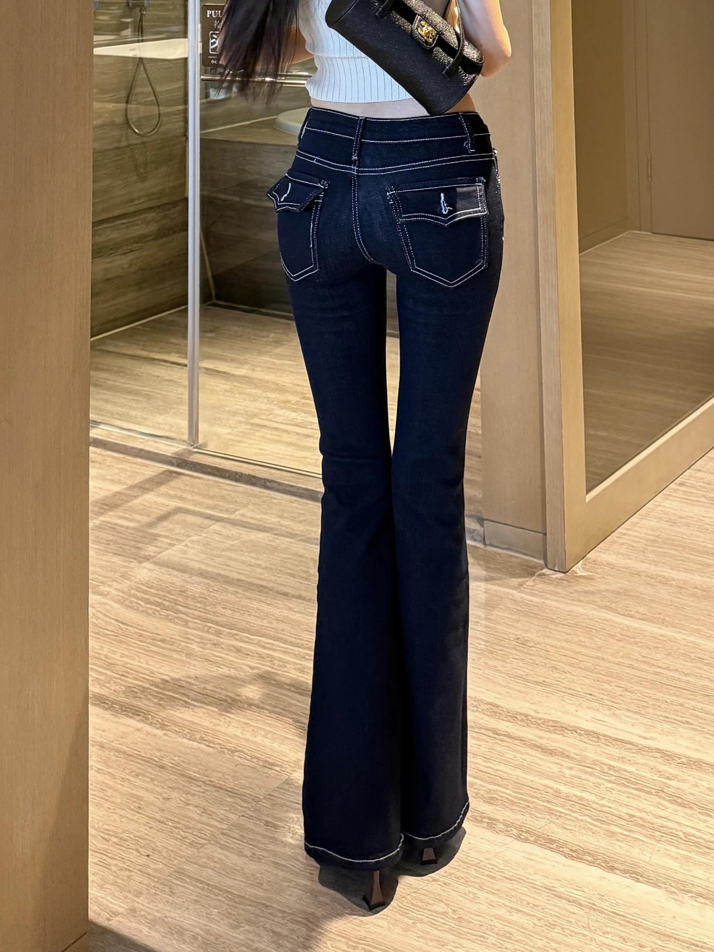 Matou Low Waist Slim Fit Denim Jeans Pure Desire Sexy Leg Lengthening Micro Flared Long Pants for Young Girls Spring Season
Matou Low Waist Slim Fit Denim Jeans Pure Desire Sexy Leg Lengthening Micro Flared Long Pants for Young Girls Spring Season