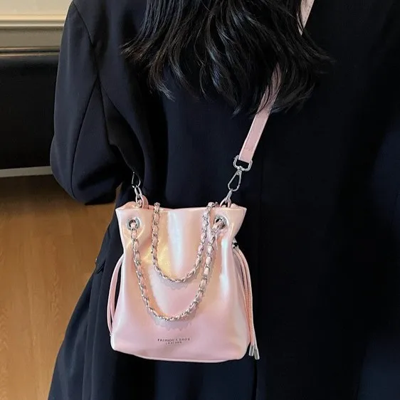 Модная сумка через плечо 2025 года   Для женщин большая вместительная сумка-тоут на шнурке, минималистичный кошелек на плечо, однотонный, легкий, повседневный 
Модная сумка через плечо 2025 года   Для женщин большая вместительная сумка-тоут на шнурке, минималистичный кошелек на плечо, однотонный, легкий, повседневный