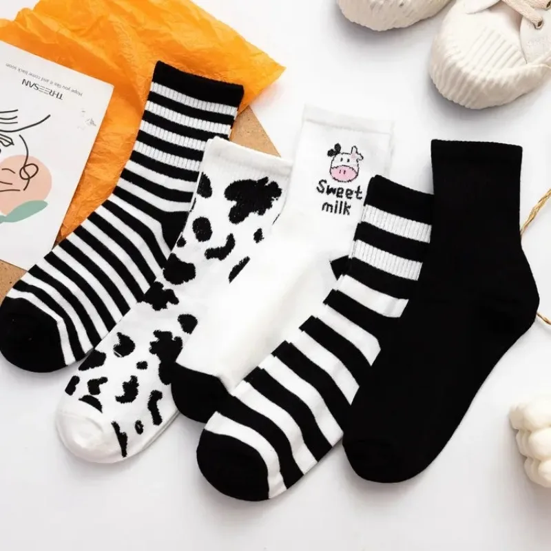 50Pairs Autumn and Winter Lovely Casual Black and White Cow Stripes Spots Male and Female Boats Socks Cartoon Sports Socks
50Pairs Autumn and Winter Lovely Casual Black and White Cow Stripes Spots Male and Female Boats Socks Cartoon Sports Socks