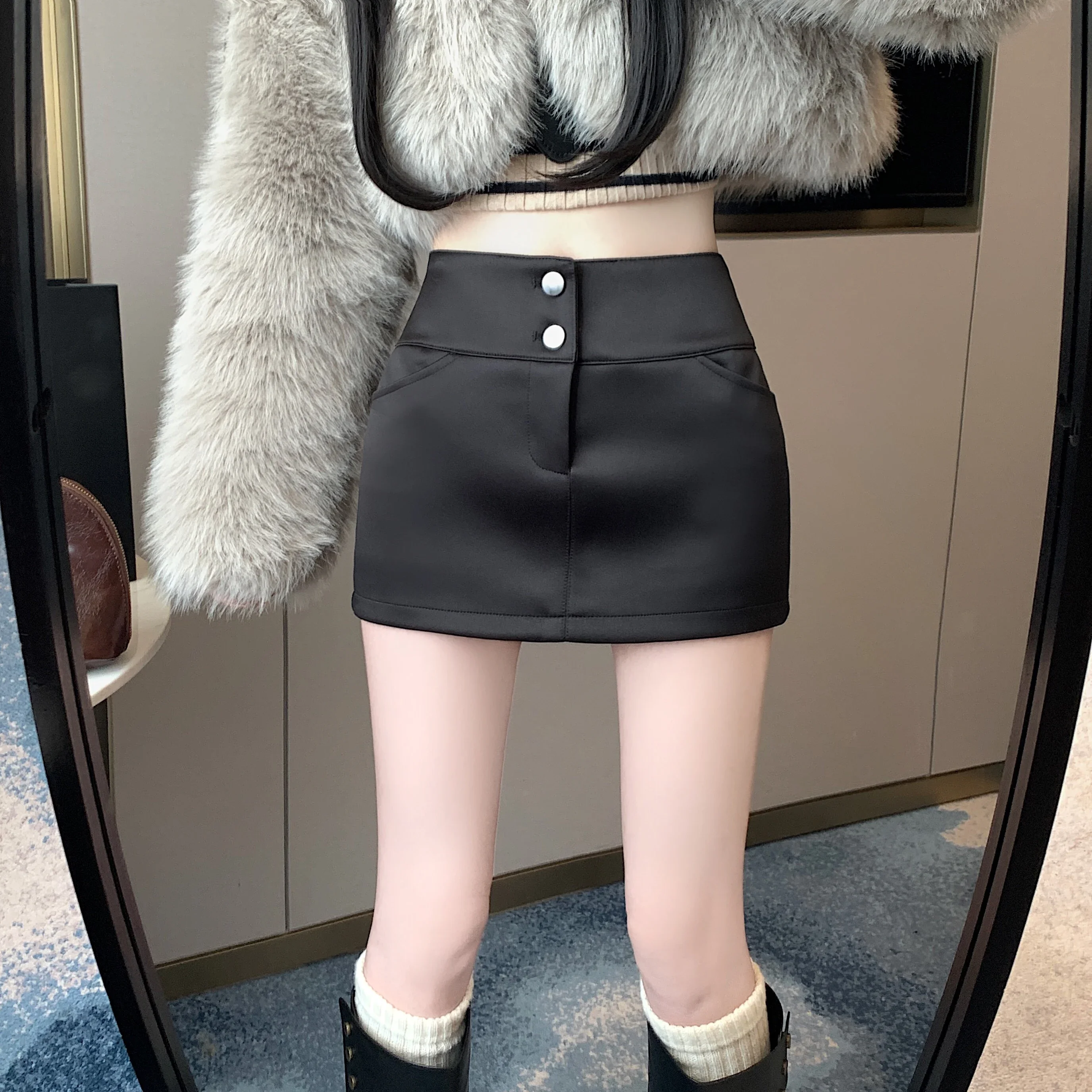 Black midi skirt for women in winter 2024, new elastic hip hugging skirt, sexy and spicy high waisted A-line short skirt
Black midi skirt for women in winter 2024, new elastic hip hugging skirt, sexy and spicy high waisted A-line short skirt