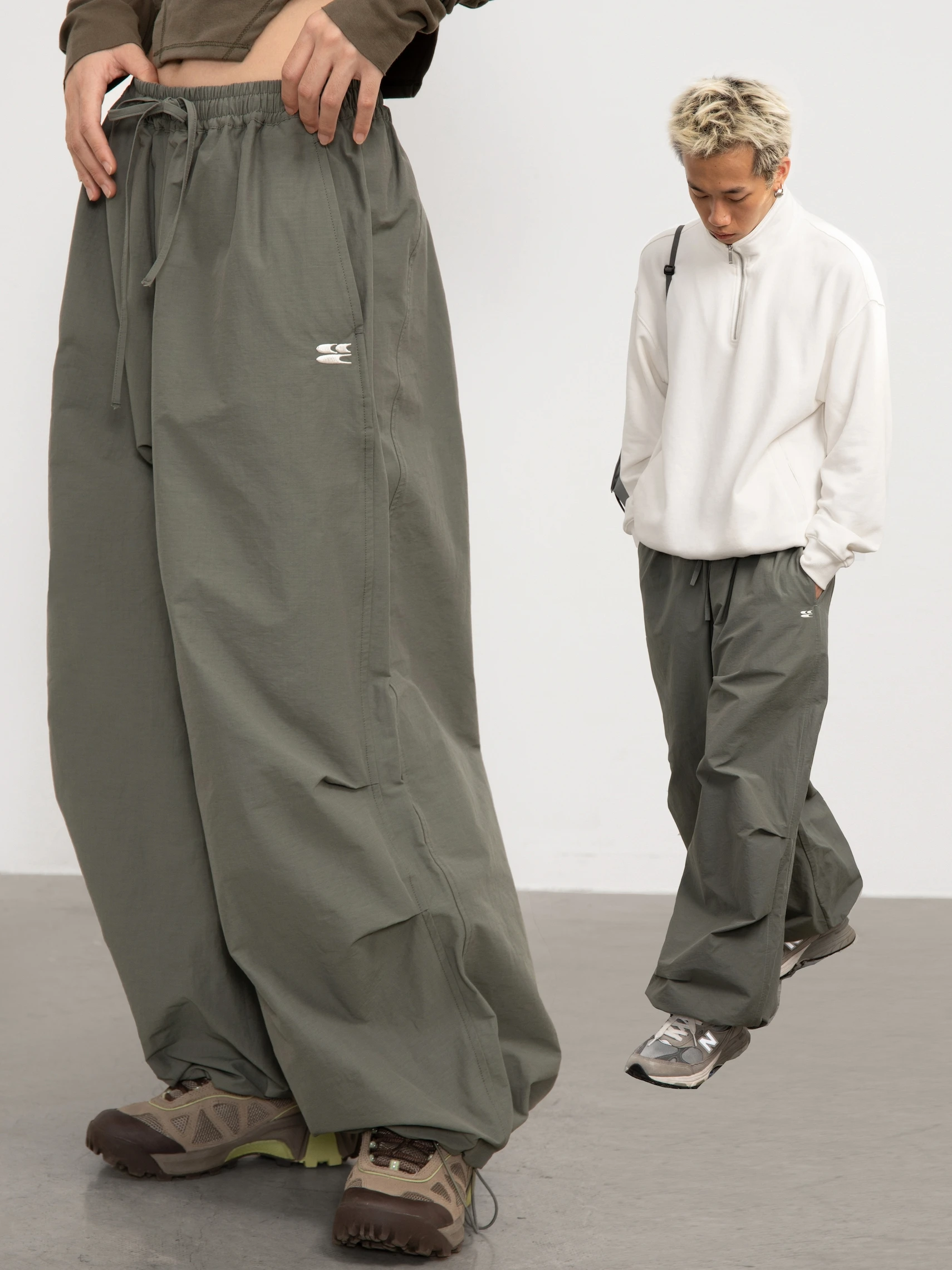 American Casual Wide Leg Sport Pants Men Elastic Waist Fat Boy Airy Straight Pure Color Cuffed Trendy Long Pants Youthful
American Casual Wide Leg Sport Pants Men Elastic Waist Fat Boy Airy Straight Pure Color Cuffed Trendy Long Pants Youthful