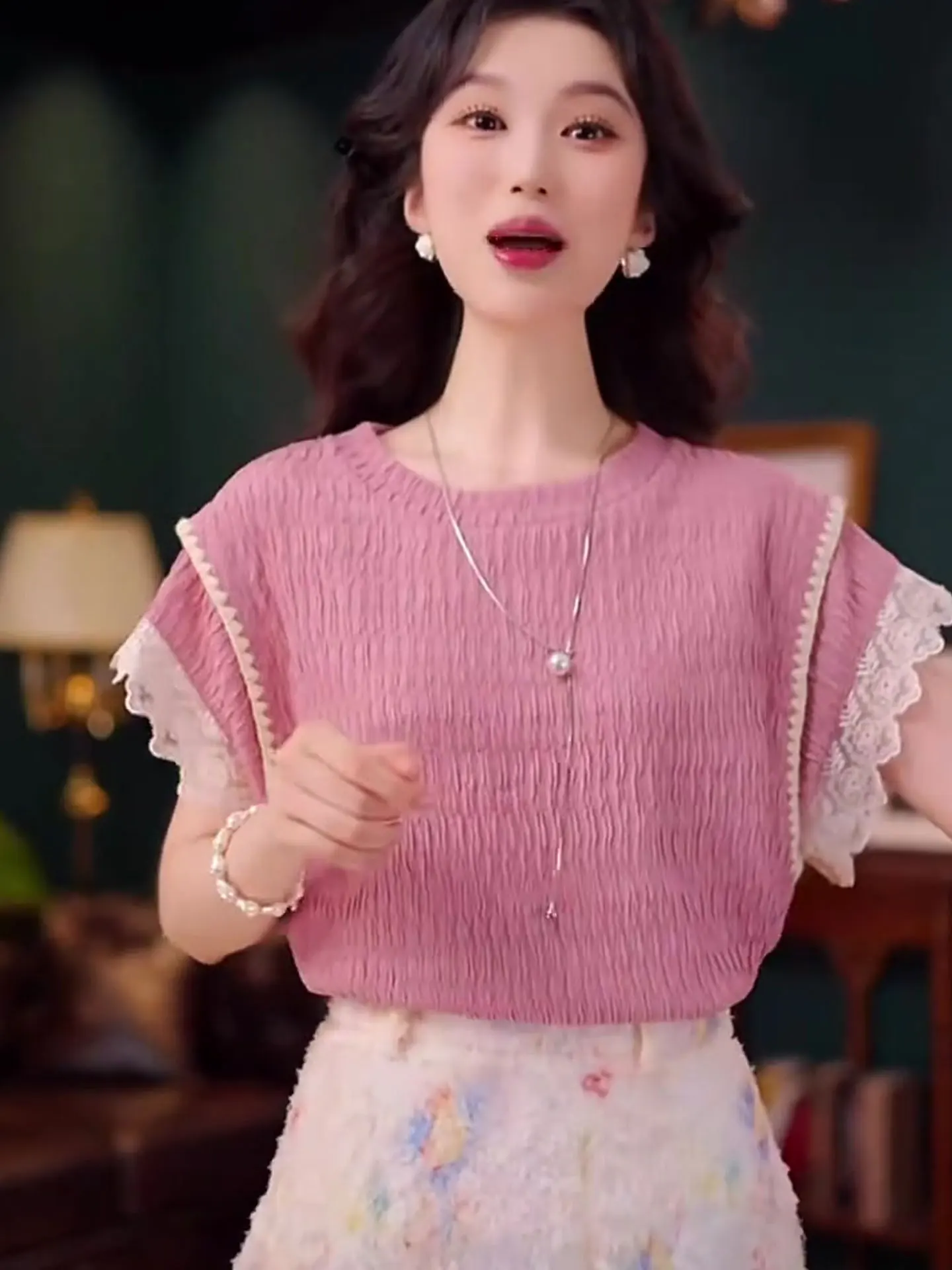 Sweet Color Blo Design ort Sve T-irt European High End Brand Summer Overhead Small irt Sle Commute Korean Loose Fit
Sweet Color Blo Design ort Sve T-irt European High End Brand Summer Overhead Small irt Sle Commute Korean Loose Fit