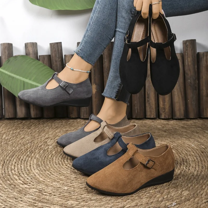 Hot Selling Plus Size 36-43 Single Shoe Women's New Autumn Pointed Shallow Mouth Buckle Slope Heel Bean Shoes Wholesale
Hot Selling Plus Size 36-43 Single Shoe Women's New Autumn Pointed Shallow Mouth Buckle Slope Heel Bean Shoes Wholesale