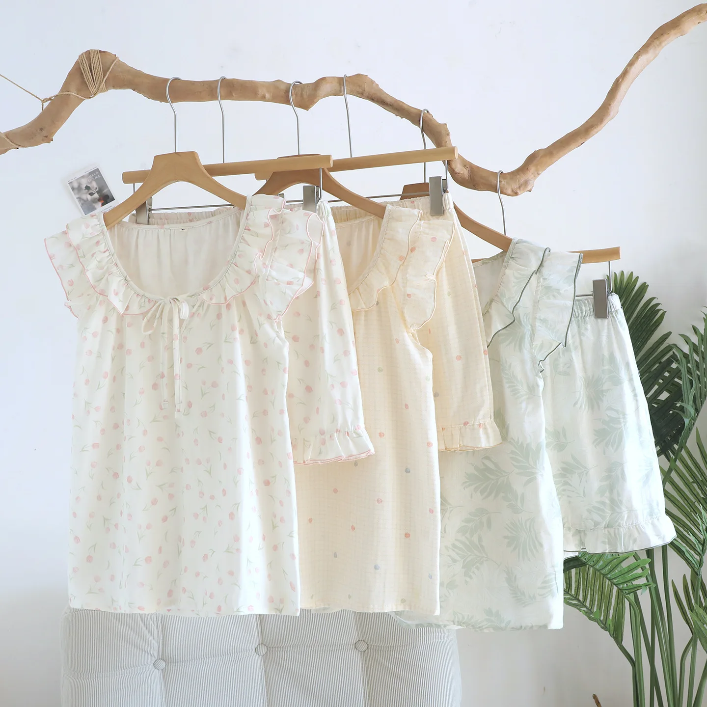 Women's Summer Pajama Set Cotton Ruffles Vest Shorts Two Piece Loose Home Clothing Set Sleepwear Ladies
Women's Summer Pajama Set Cotton Ruffles Vest Shorts Two Piece Loose Home Clothing Set Sleepwear Ladies