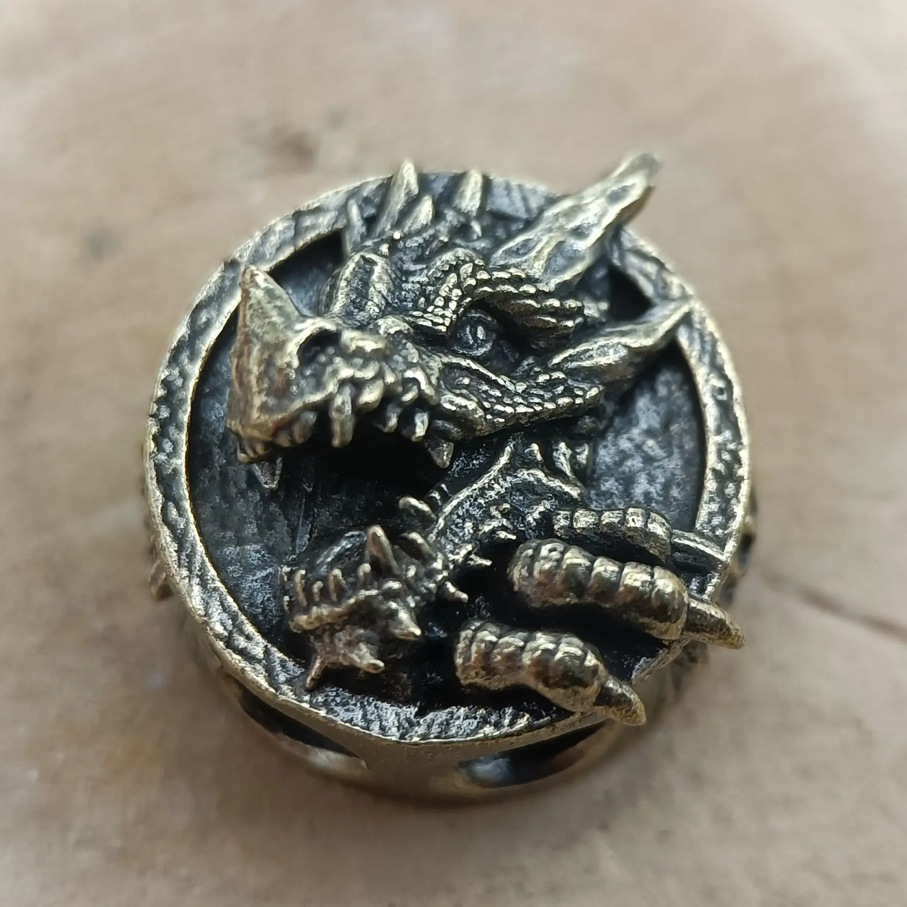 dragon head Knife Beads EDC Wear Paracord Tools Brass Copper Lanyard Pendants dragon model Key Rings Zipper DIY Accessories
dragon head Knife Beads EDC Wear Paracord Tools Brass Copper Lanyard Pendants dragon model Key Rings Zipper DIY Accessories