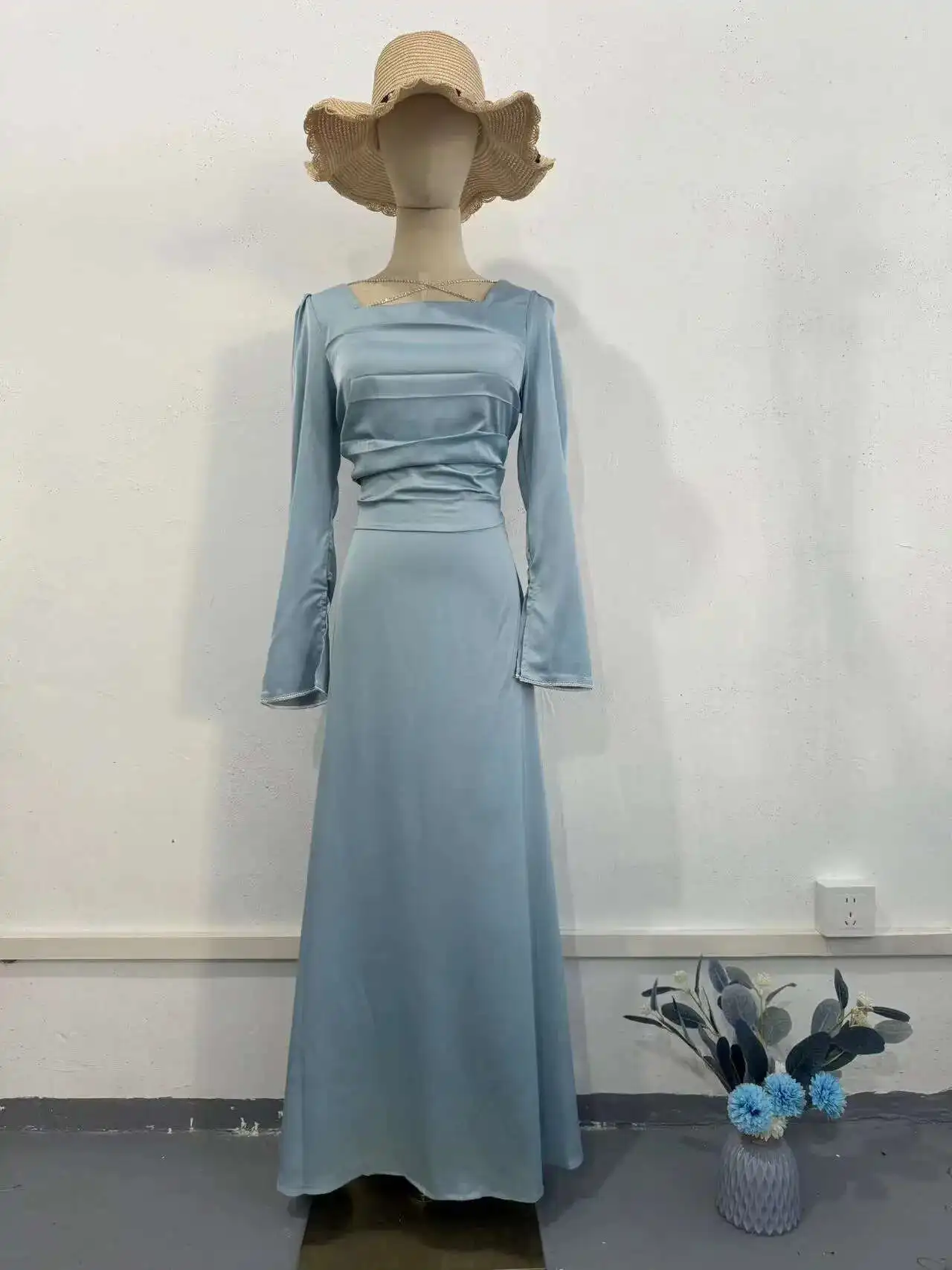 Clothing 2024 Spring Woman New Handmade Diamond Studded Ribbon Design Abaya Solid Color Long Sleeve Satin Slimming Maxi Dress
Clothing 2024 Spring Woman New Handmade Diamond Studded Ribbon Design Abaya Solid Color Long Sleeve Satin Slimming Maxi Dress