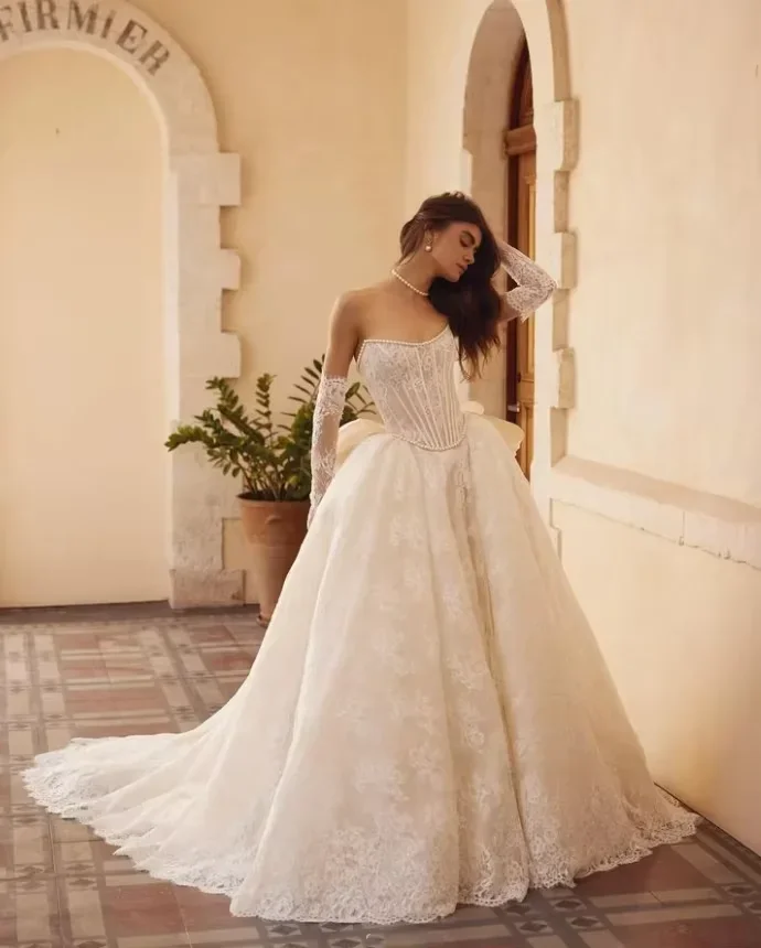 Элегантные женские свадебные платья без бретелек на шнуровке с бантом, кружевные свадебные платья с аппликацией, бальное платье Vestidos De Novia по индивидуальному заказу
Элегантные женские свадебные платья без бретелек на шнуровке с бантом, кружевные свадебные платья с аппликацией, бальное платье Vestidos De Novia по индивидуальному заказу