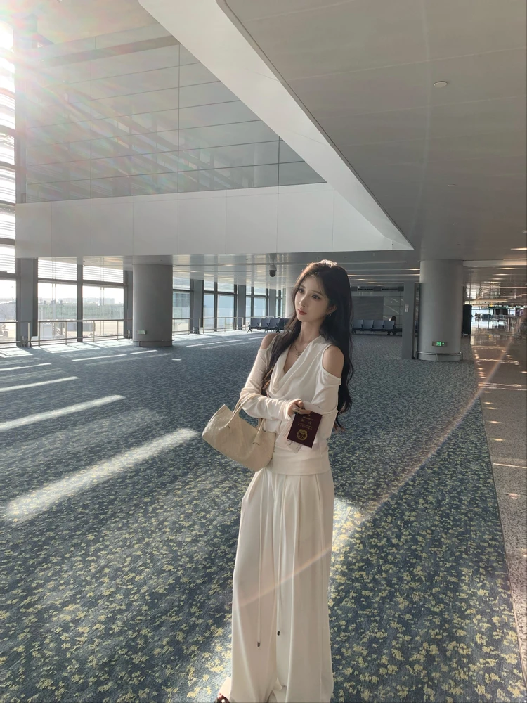 Женская осенняя трикотажная кофта с длинным рукавом, свободным воротником и открытыми плечами, облегающая, повседневная, для женщин
Женская осенняя трикотажная кофта с длинным рукавом, свободным воротником и открытыми плечами, облегающая, повседневная, для женщин