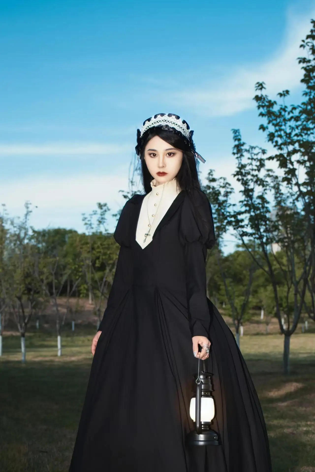 Lolita Gothic Dress Black Long Sleeve Slim Fit Large Puffy Skirt Vintage Fall Style Cosplay costume
Lolita Gothic Dress Black Long Sleeve Slim Fit Large Puffy Skirt Vintage Fall Style Cosplay costume