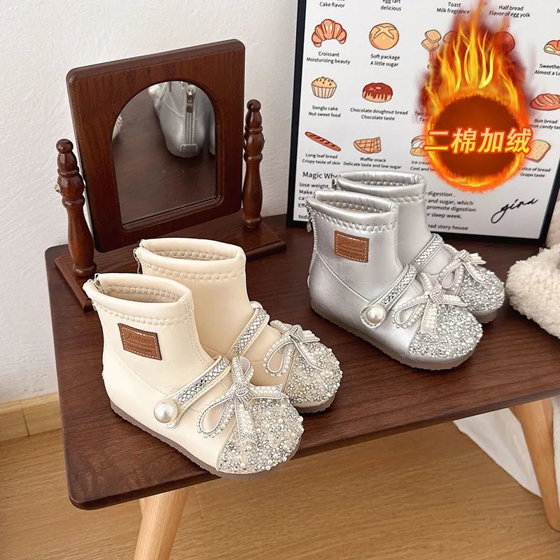 Girls' Bow Warm Short Boots Autumn and Winter Popular Children's Boots Super Soft Baby Princess Style Velvet Fashionable Boots
Girls' Bow Warm Short Boots Autumn and Winter Popular Children's Boots Super Soft Baby Princess Style Velvet Fashionable Boots