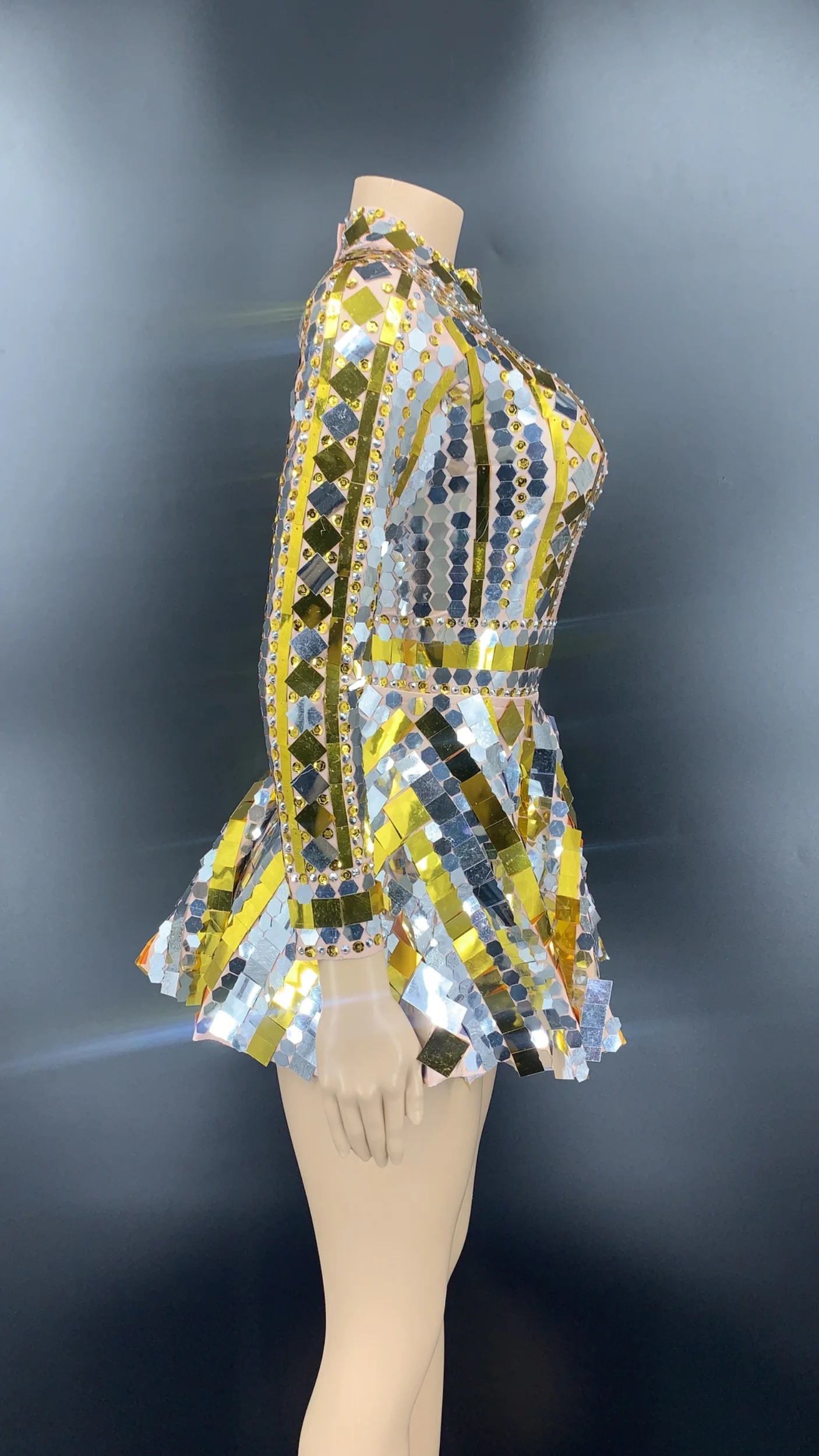 Sexy Gold Mirror Two pcs set Modern Singer Party Show Stage Dance Costume
Sexy Gold Mirror Two pcs set Modern Singer Party Show Stage Dance Costume