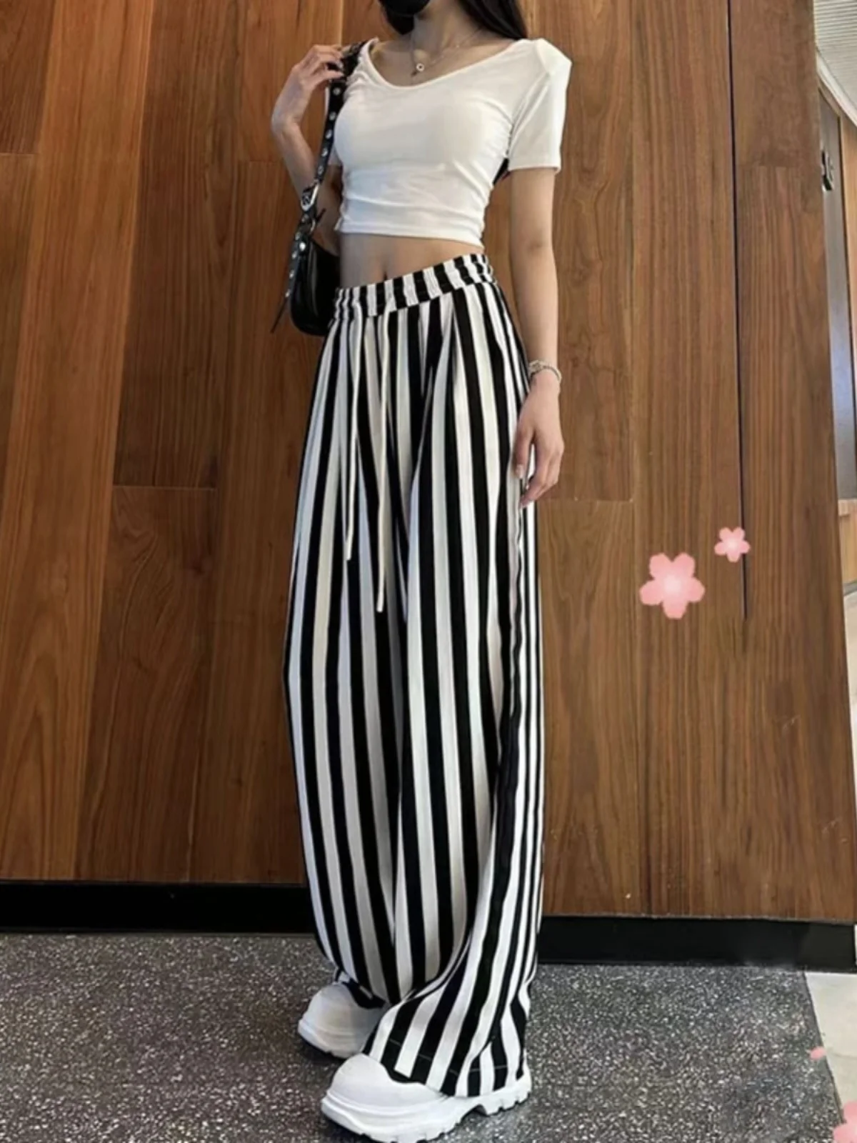 Женские свободные прямые брюки, лето 2023, широкие брюки с высокой талией, вертикальные полоски, эффект похудения, черный, белый цвет, контраст
Женские свободные прямые брюки, лето 2023, широкие брюки с высокой талией, вертикальные полоски, эффект похудения, черный, белый цвет, контраст