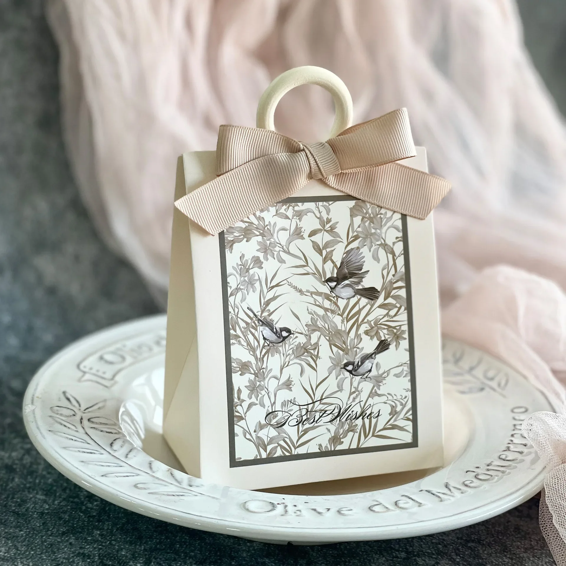 10pcs Flowers Birds Wedding Candy Box with Wooden Ring DIY Favors Birthday Party Jelwery Gift Packing Box Empty Paper Boxes
10pcs Flowers Birds Wedding Candy Box with Wooden Ring DIY Favors Birthday Party Jelwery Gift Packing Box Empty Paper Boxes
